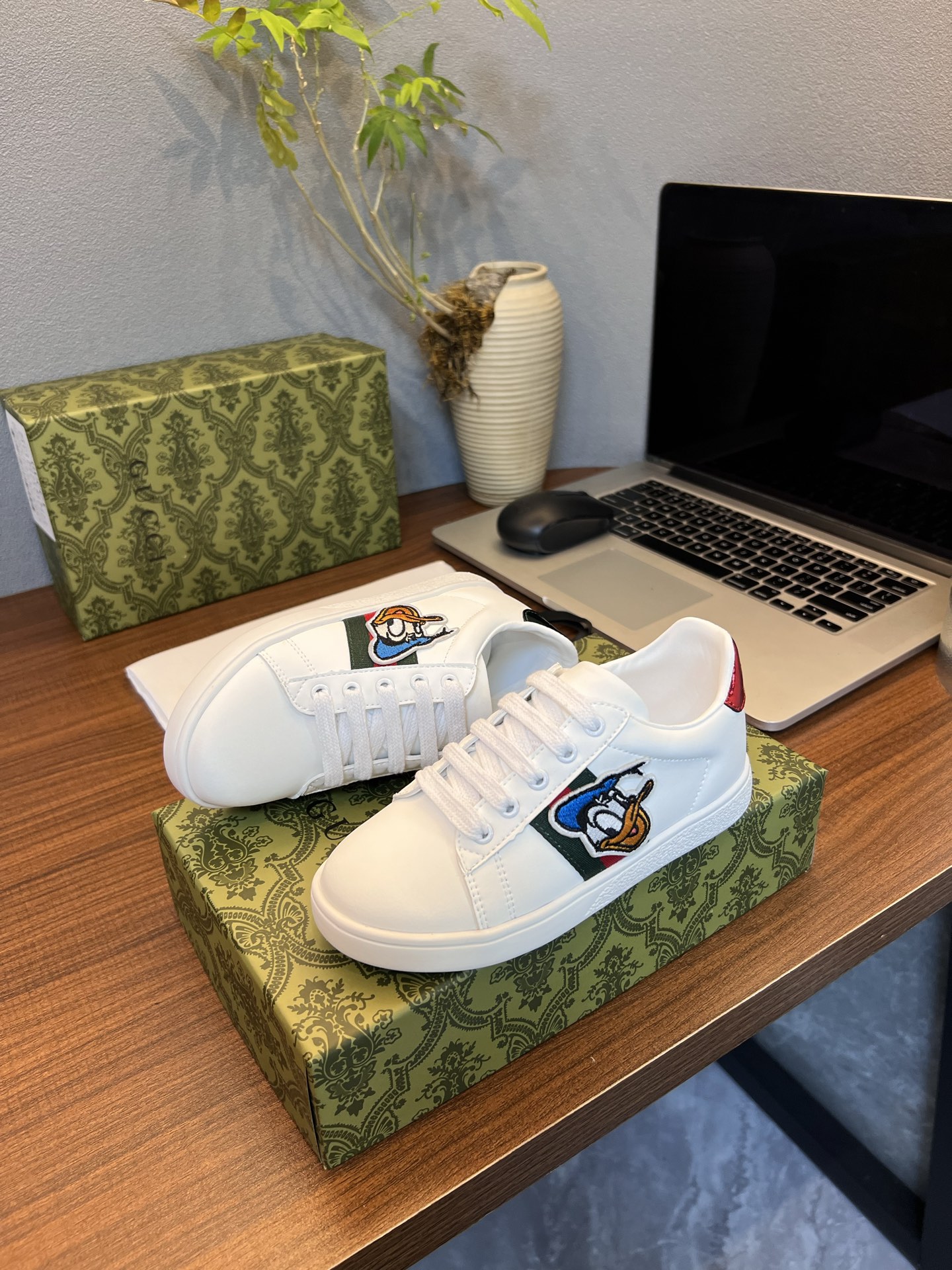 Kid shoes Gucci