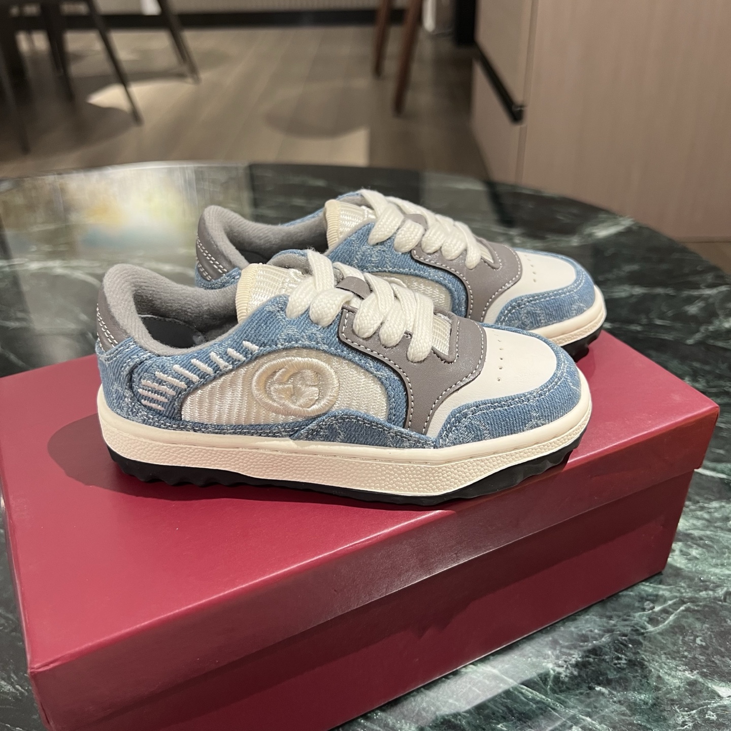 Kid shoes Gucci
