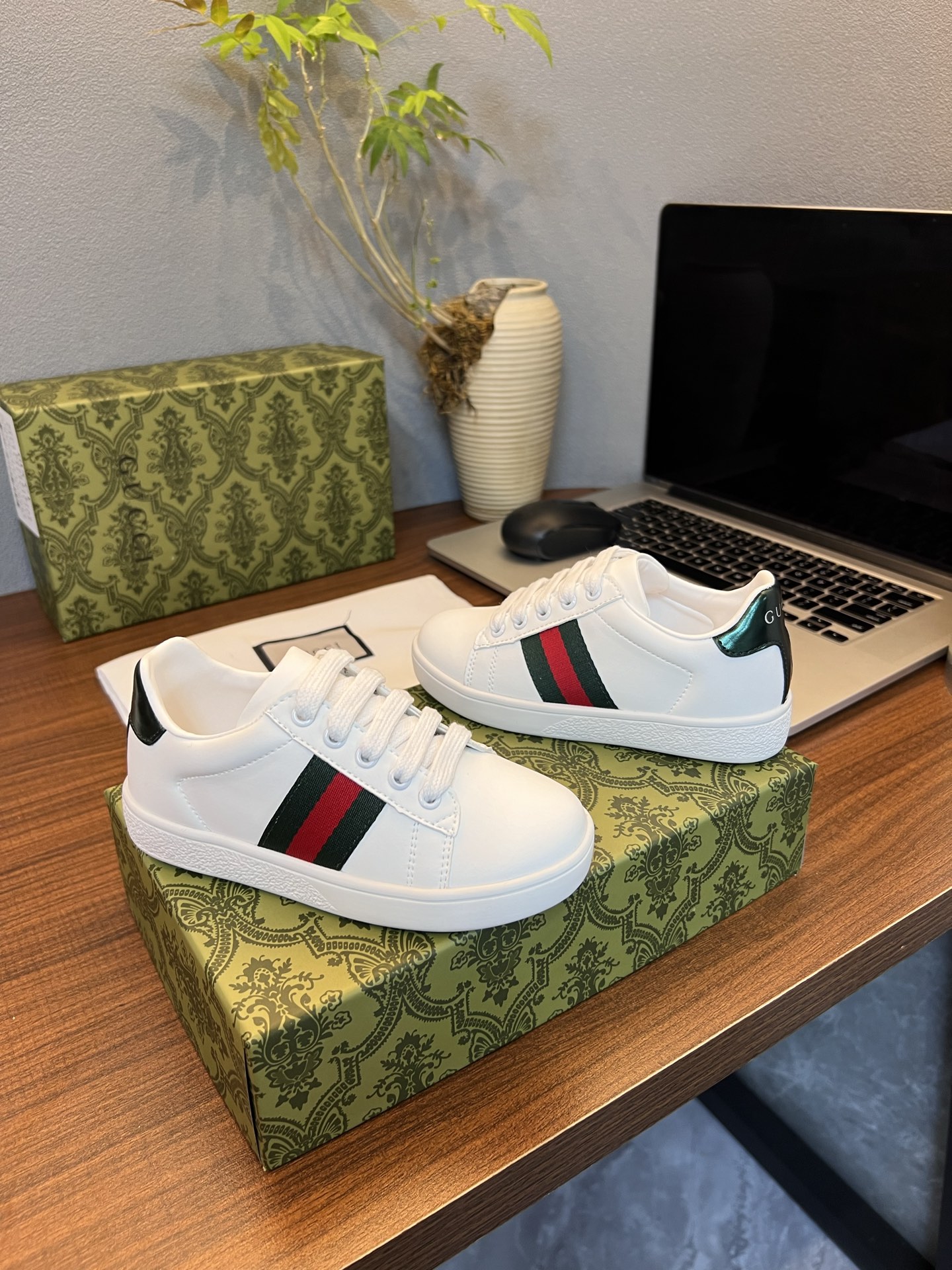 Kid shoes Gucci