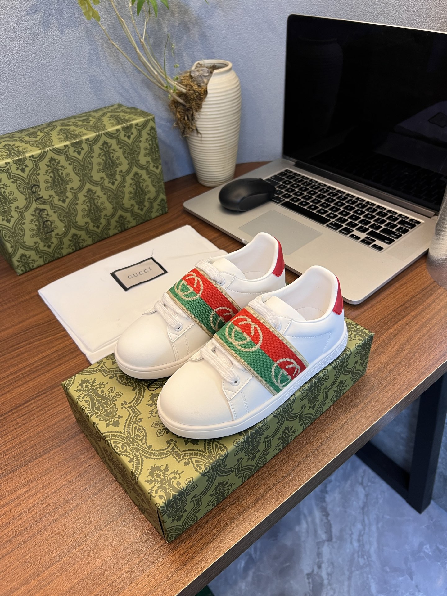 Kid shoes Gucci