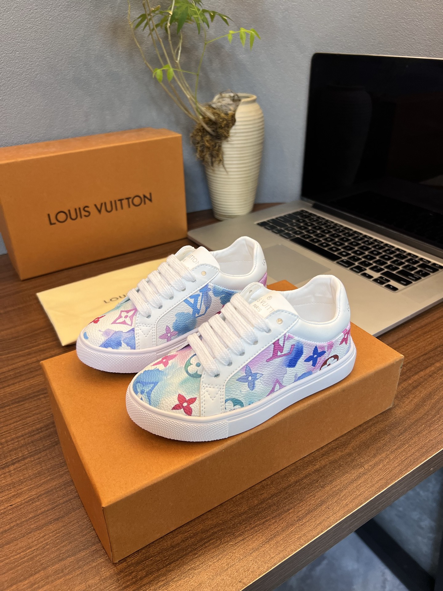 Kid shoes LV