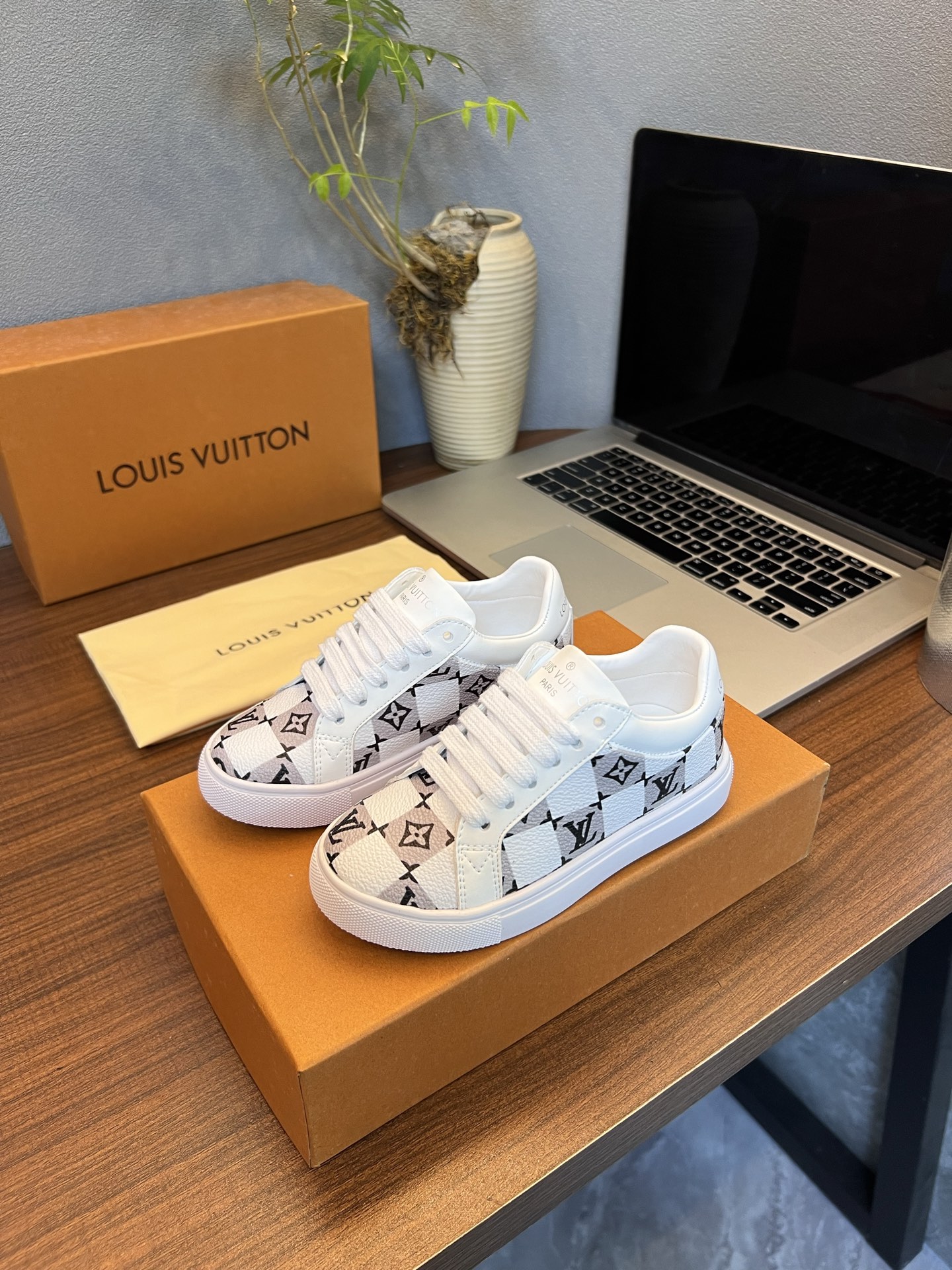 Kid shoes LV