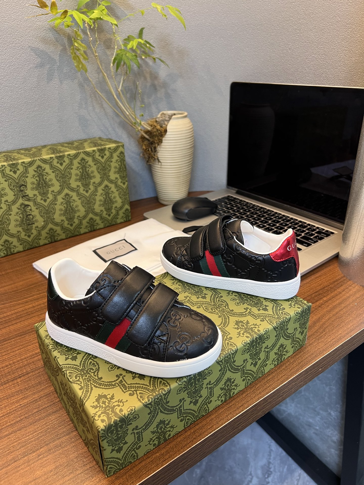 Kid shoes Gucci