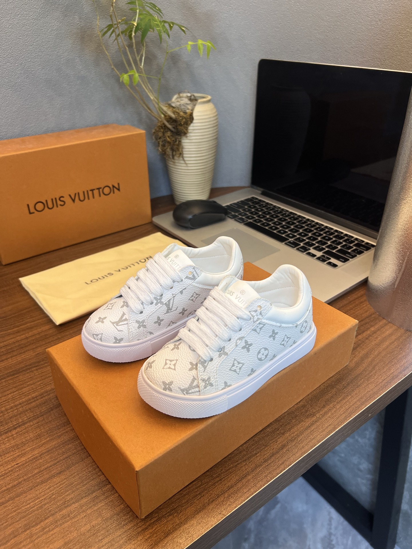 Kid shoes LV