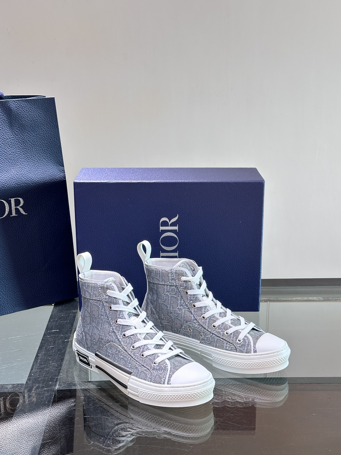 DIOR B23