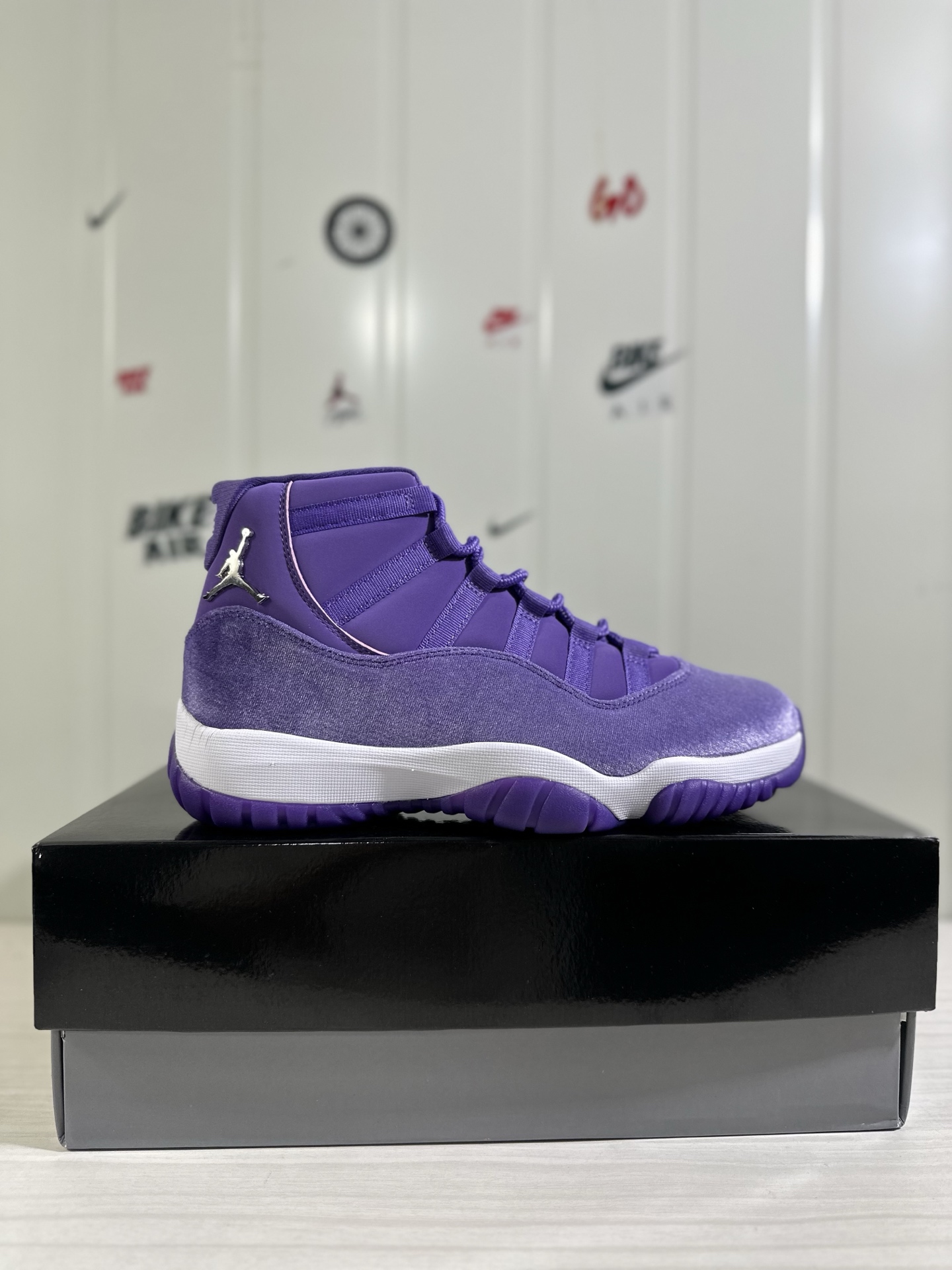 Air Jordan 11 High CT8012-555