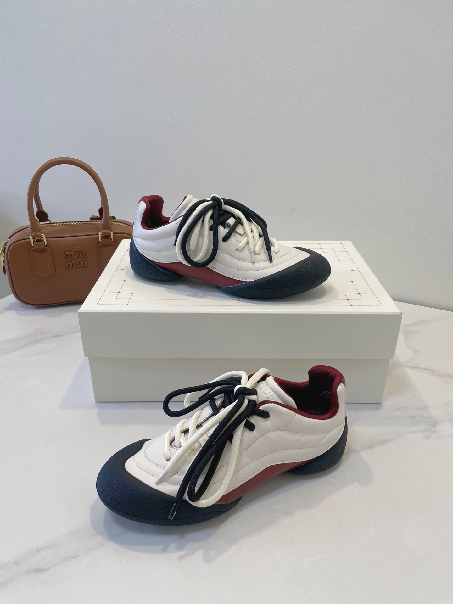 Alexander McQueen  Flexion Off white