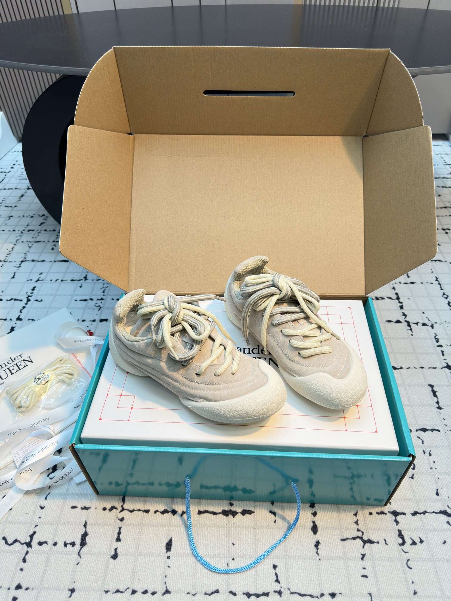 Alexander McQueen  Flexion Off white