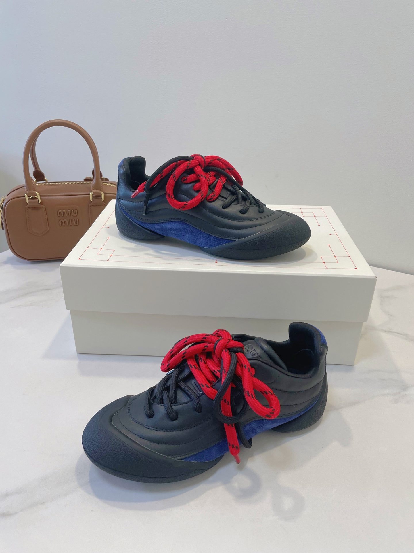 Alexander McQueen  Flexion Off white