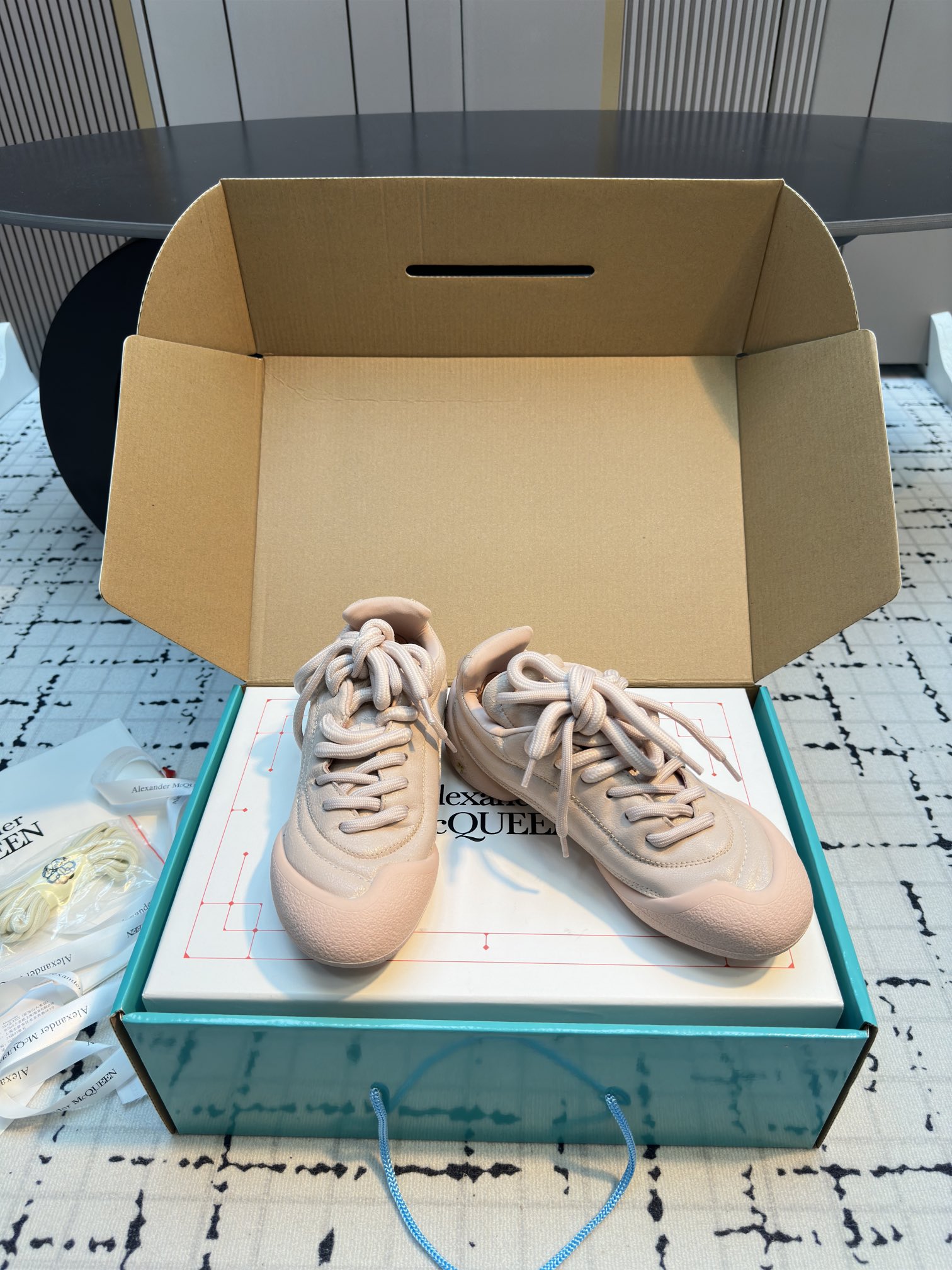 Alexander McQueen  Flexion Off white