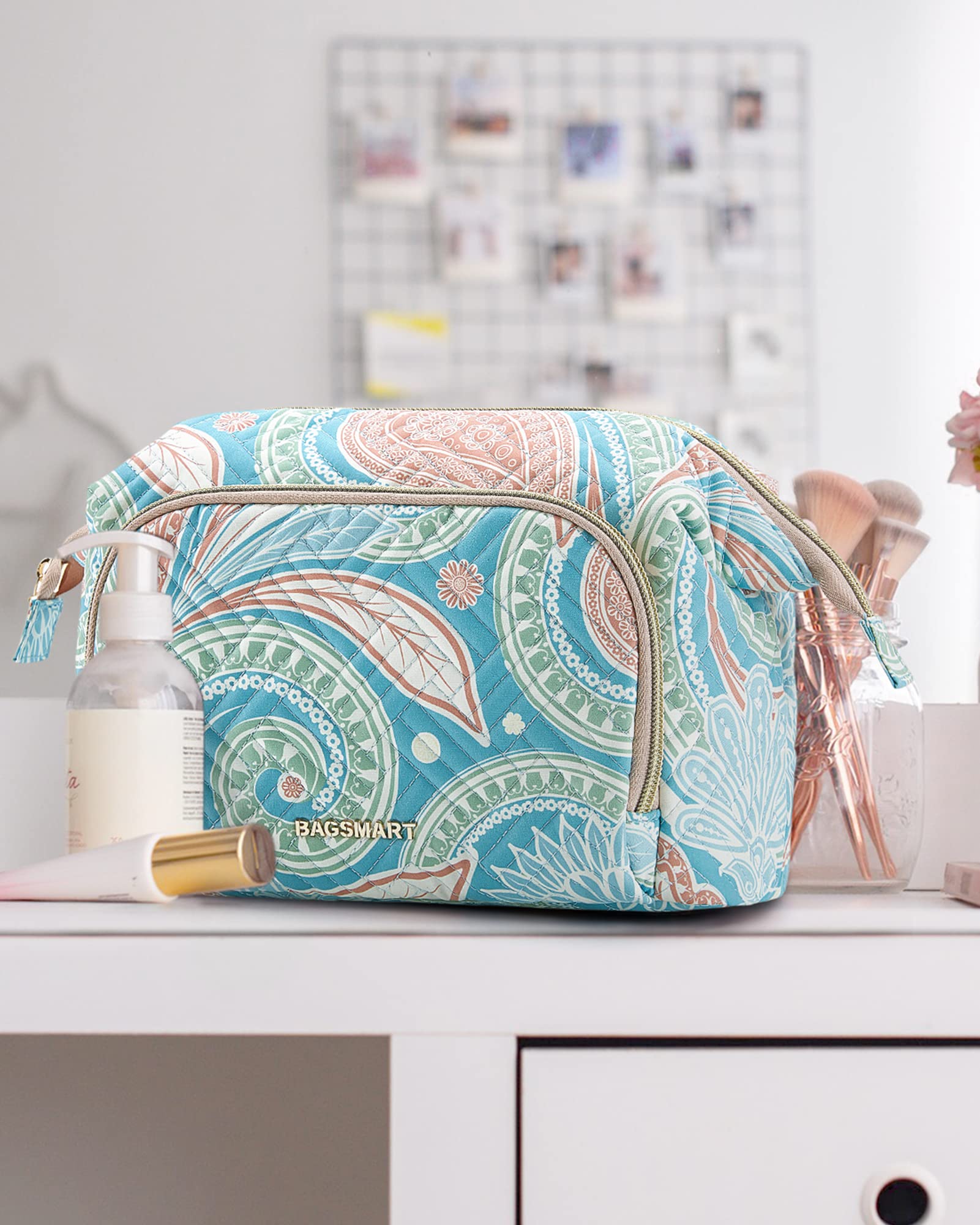 BAGSMART Large Size Makeup Bag Cosmetic Pouch, Travel Toiletry Bag Organizer Case for Lipsticks Electonic Accessories, Waterproof, Portable, Multifunction, Women and Girls, Paisley Blue