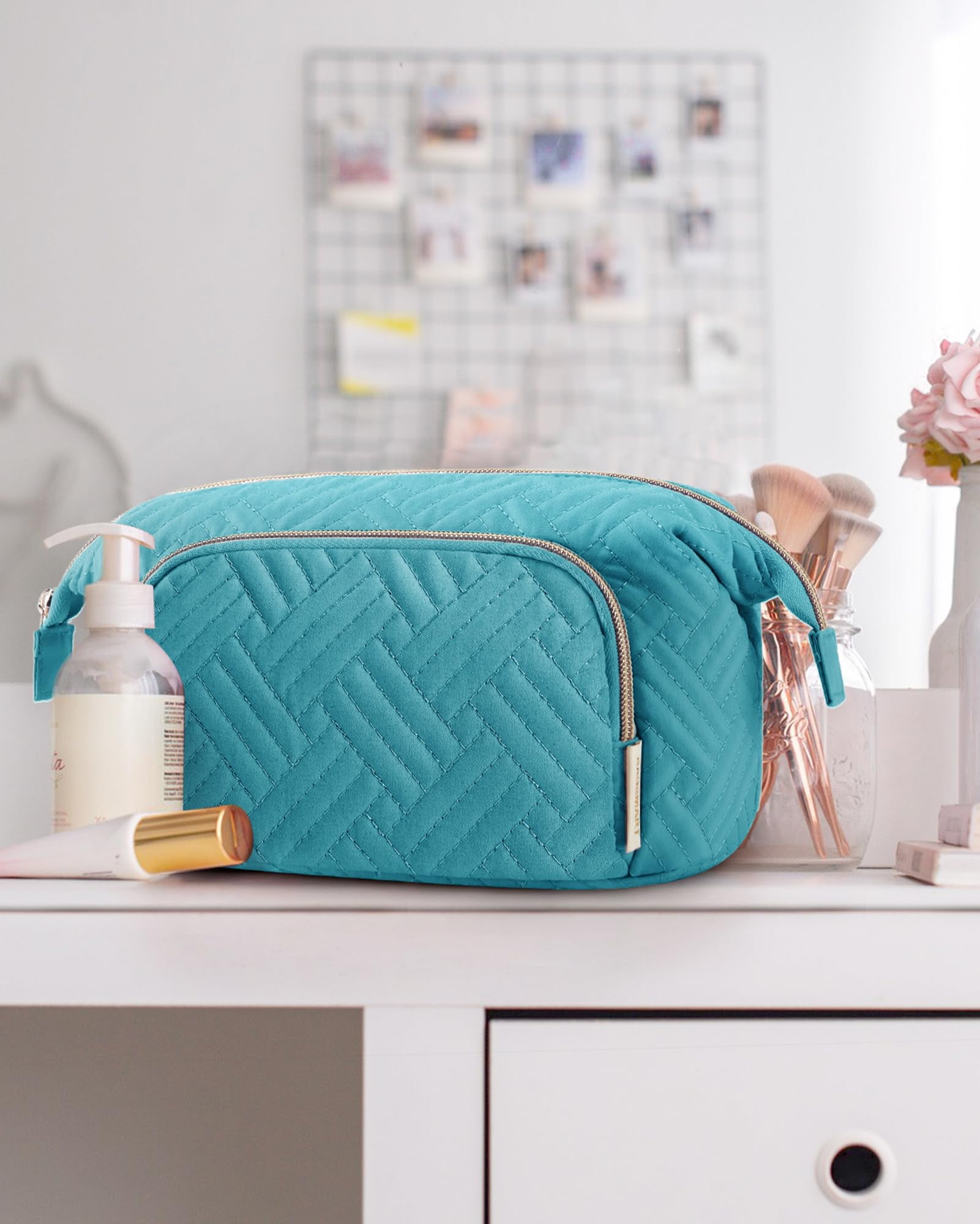 BAGSMART Makeup Bag Cosmetic Pouch, Large Capacity Travel Toiletry Bag Organizer Case for Lipsticks Electonic Accessories, Waterproof, Portable, Multifunction, Women and Girls, Basic-Blue