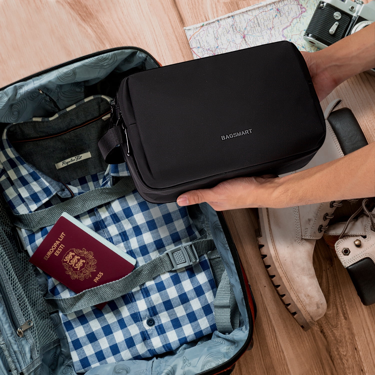 BAGSMART Travel Toiletry Bag for Men, Women Makeup Cosmetic Bag Water-resistant Organizer Shaving Bag for Toiletries Accessories, Standard Size, Black