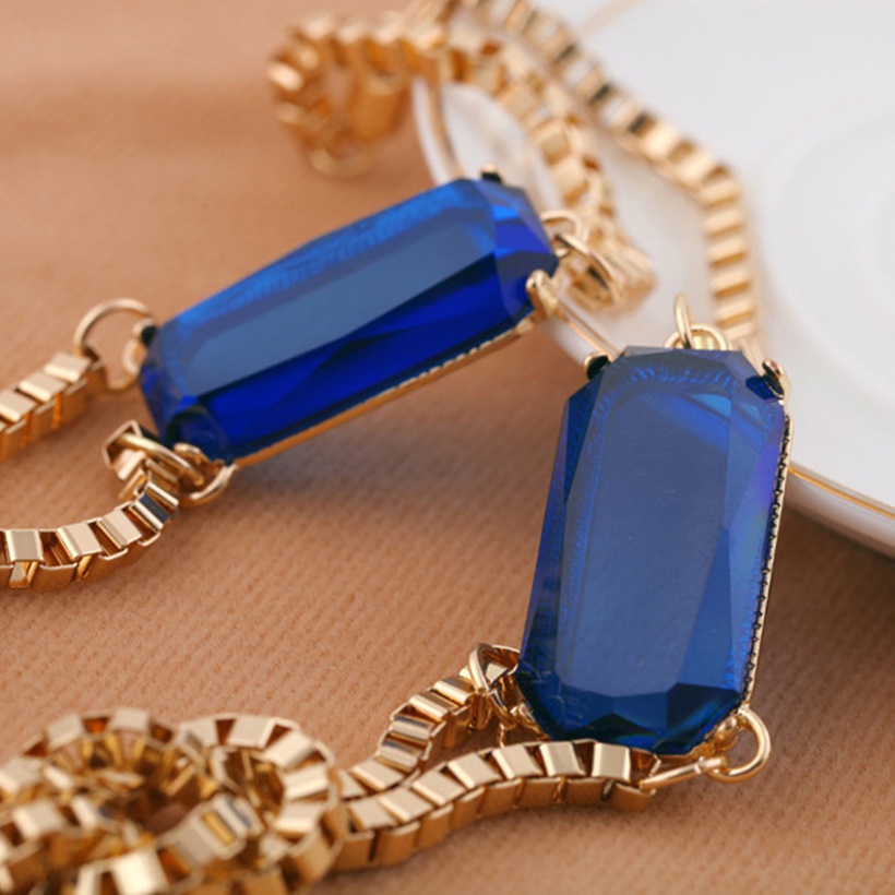 Stylish Long Necklace Gemstone Autumn And Winter Sweater Chain Creative Flower Pendant Accessories