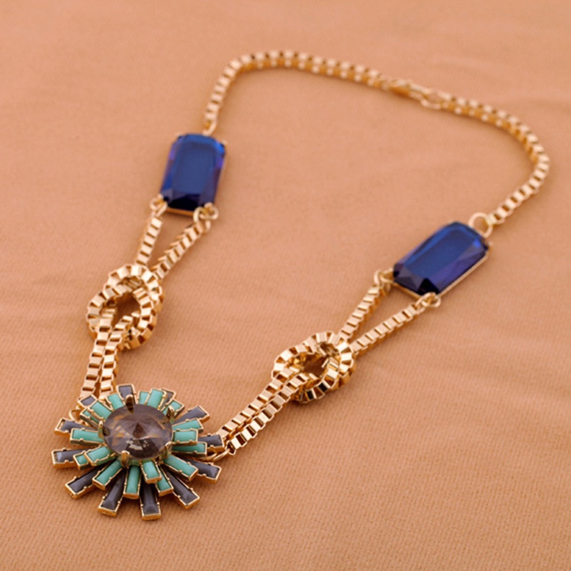 Stylish Long Necklace Gemstone Autumn And Winter Sweater Chain Creative Flower Pendant Accessories