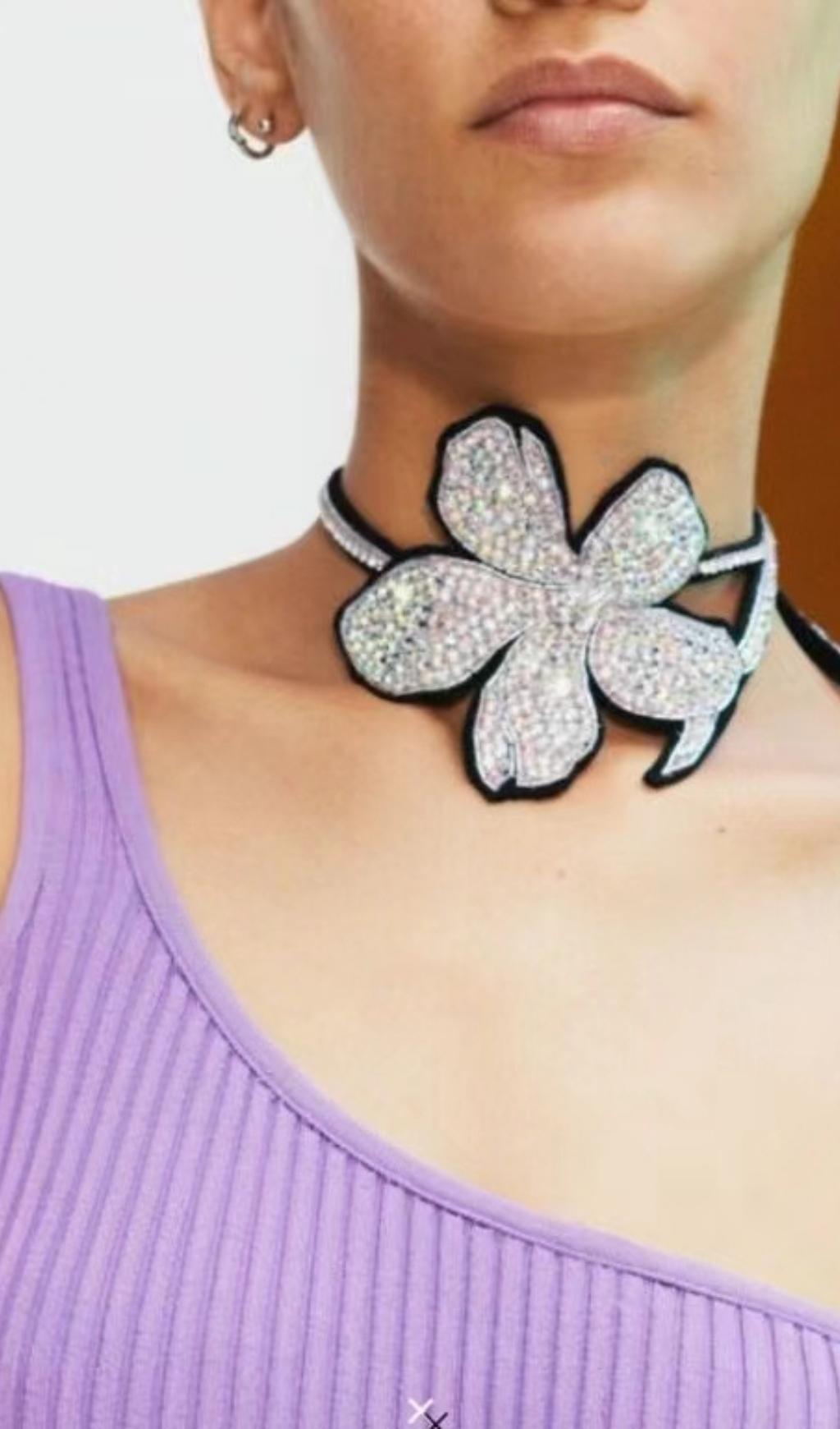 FLOWER DIAMOND NECKLACE