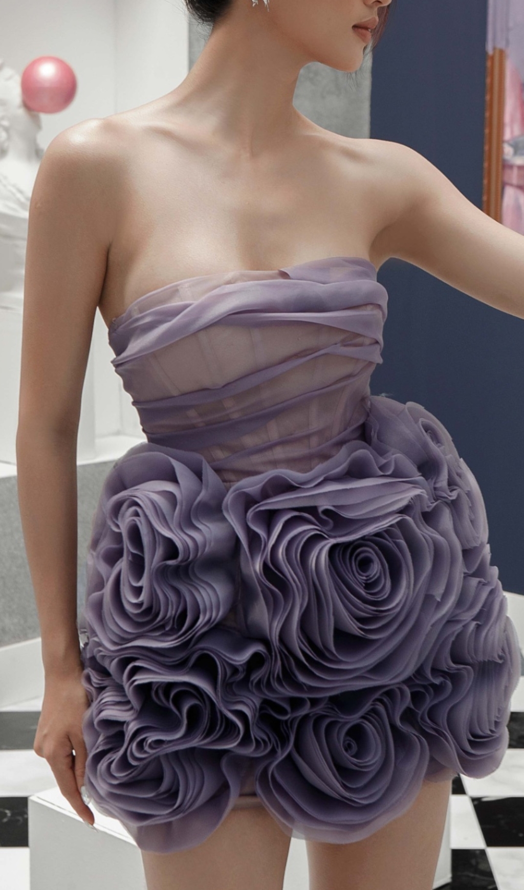 STRAPLESS 3D FLOWER MINI DRESS IN LAVENDER