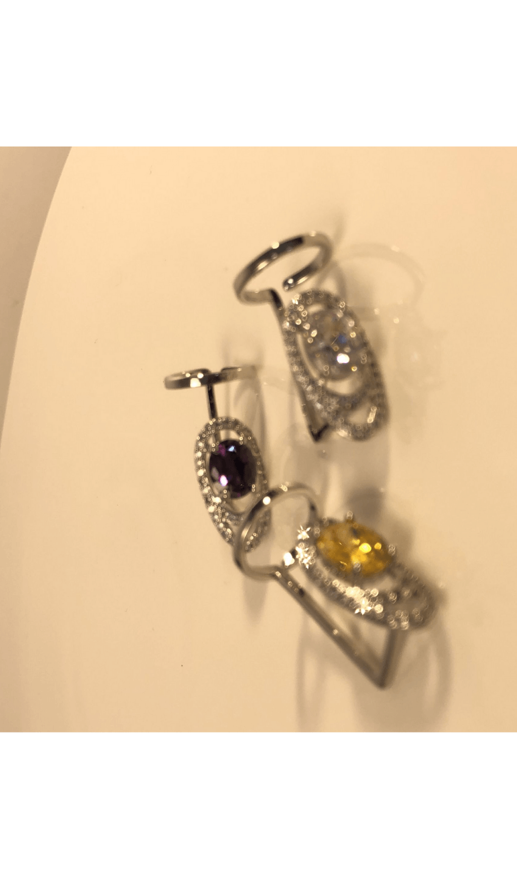 Gemstone fingertip ring