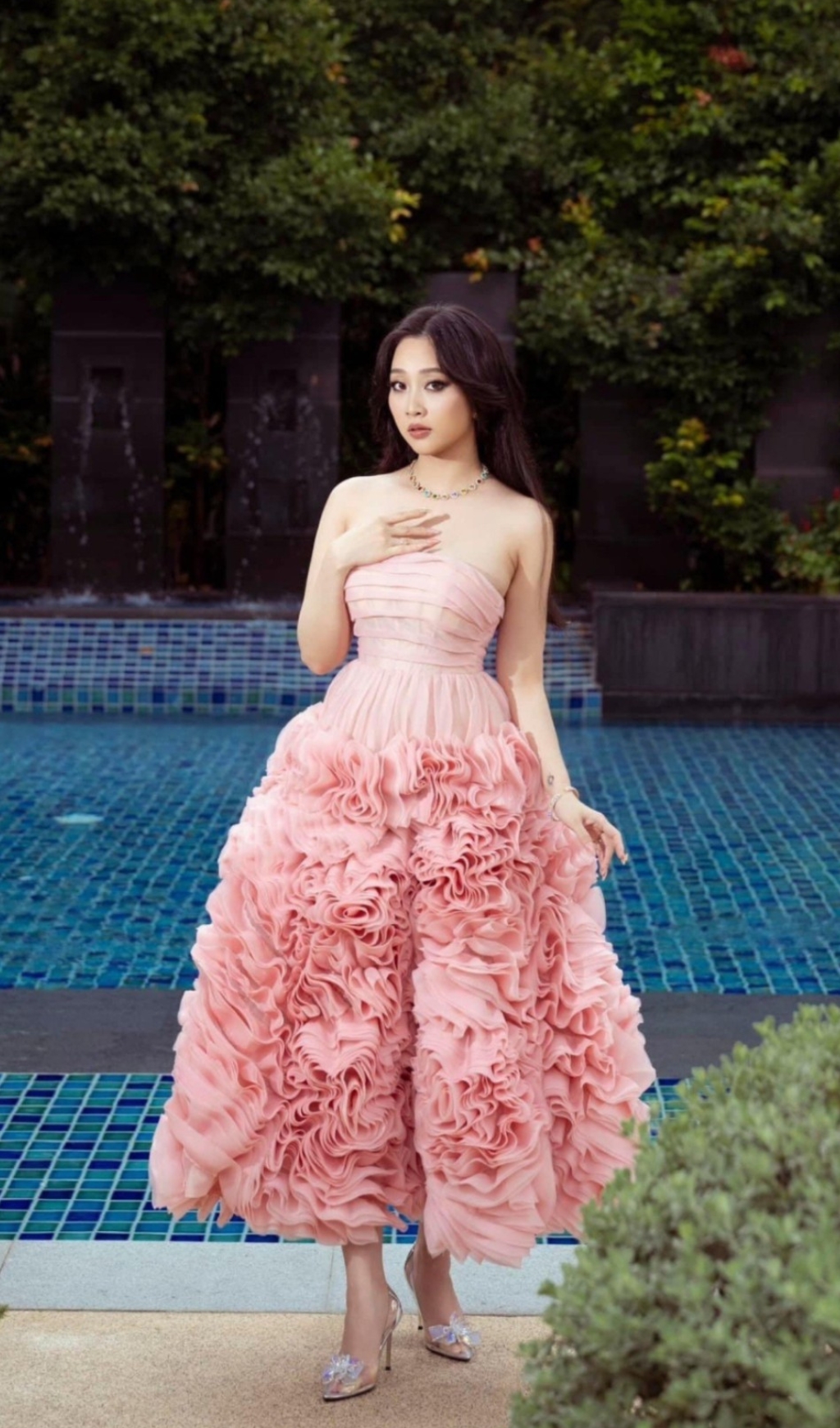STRAPLESS 3D FLOWER MAXI DRESS IN PINK