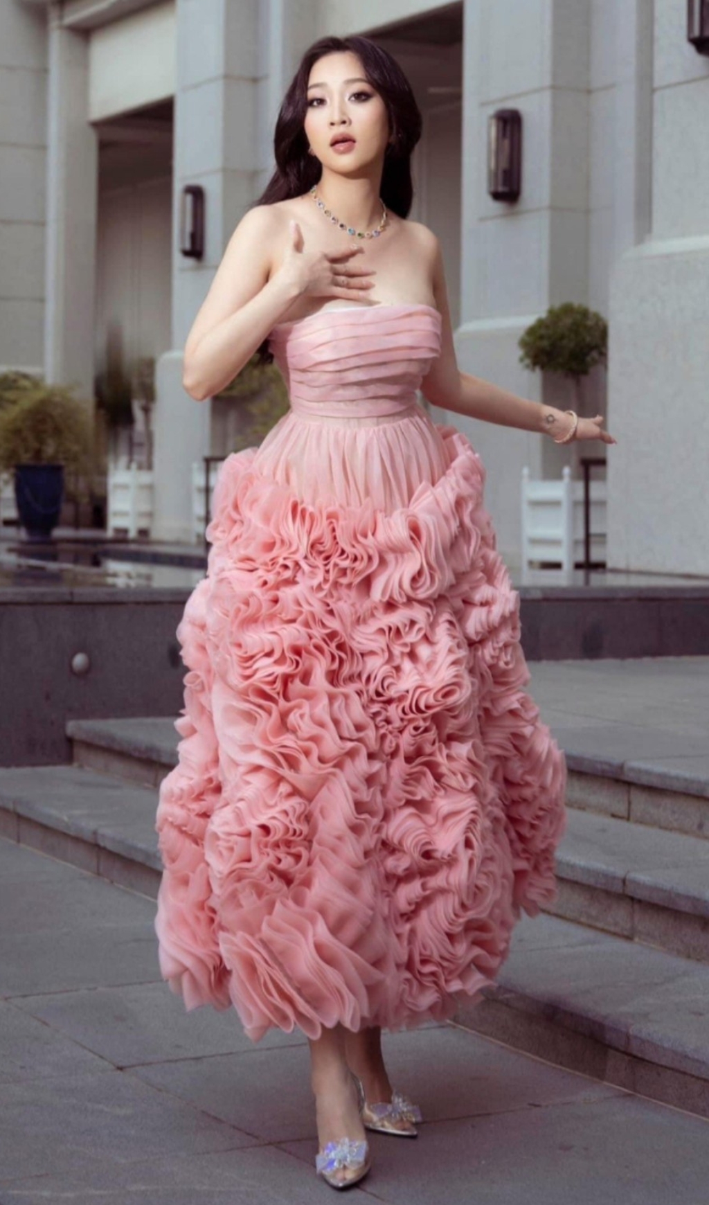 STRAPLESS 3D FLOWER MAXI DRESS IN PINK