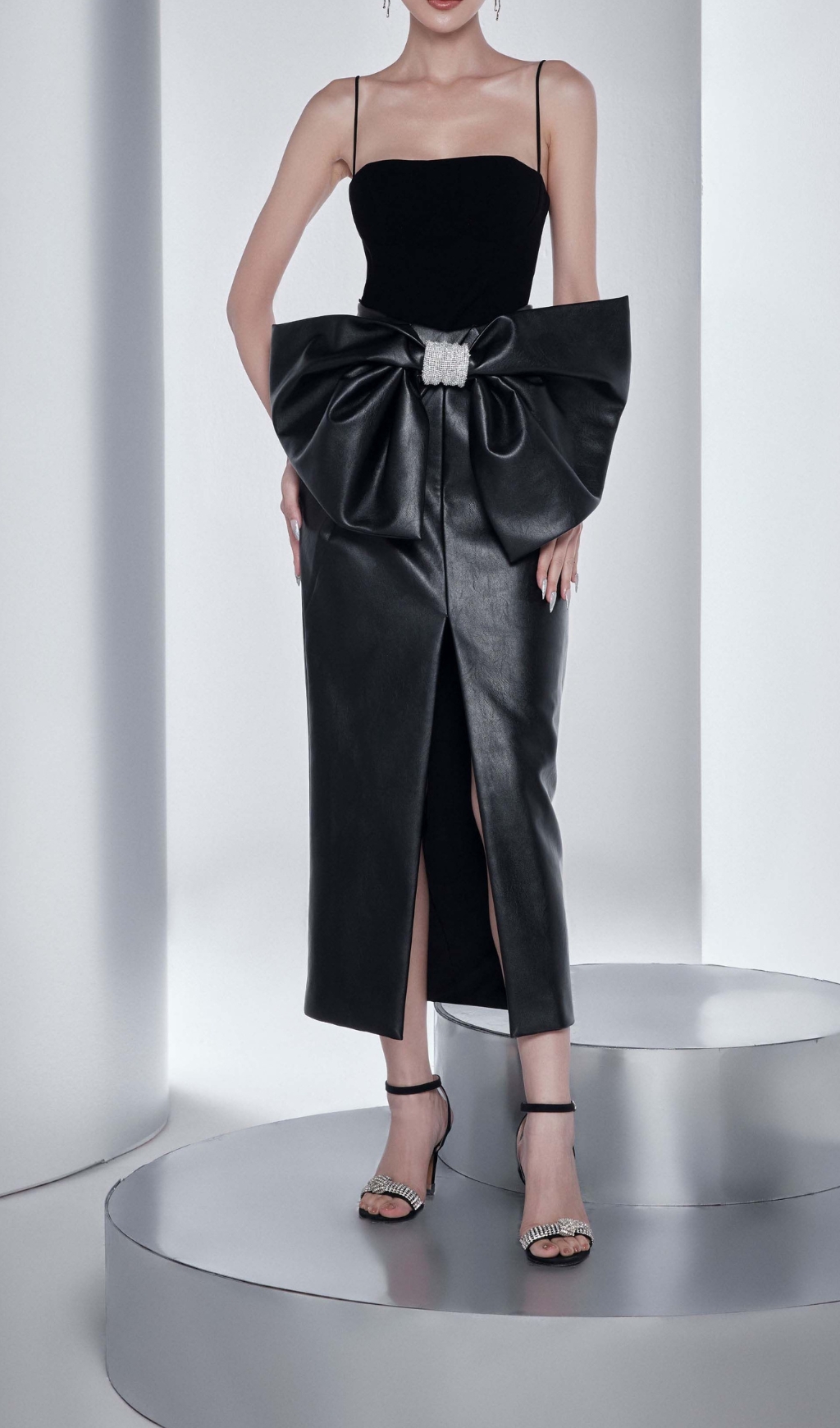 BLACK STRAP BOW MIDI DRESS