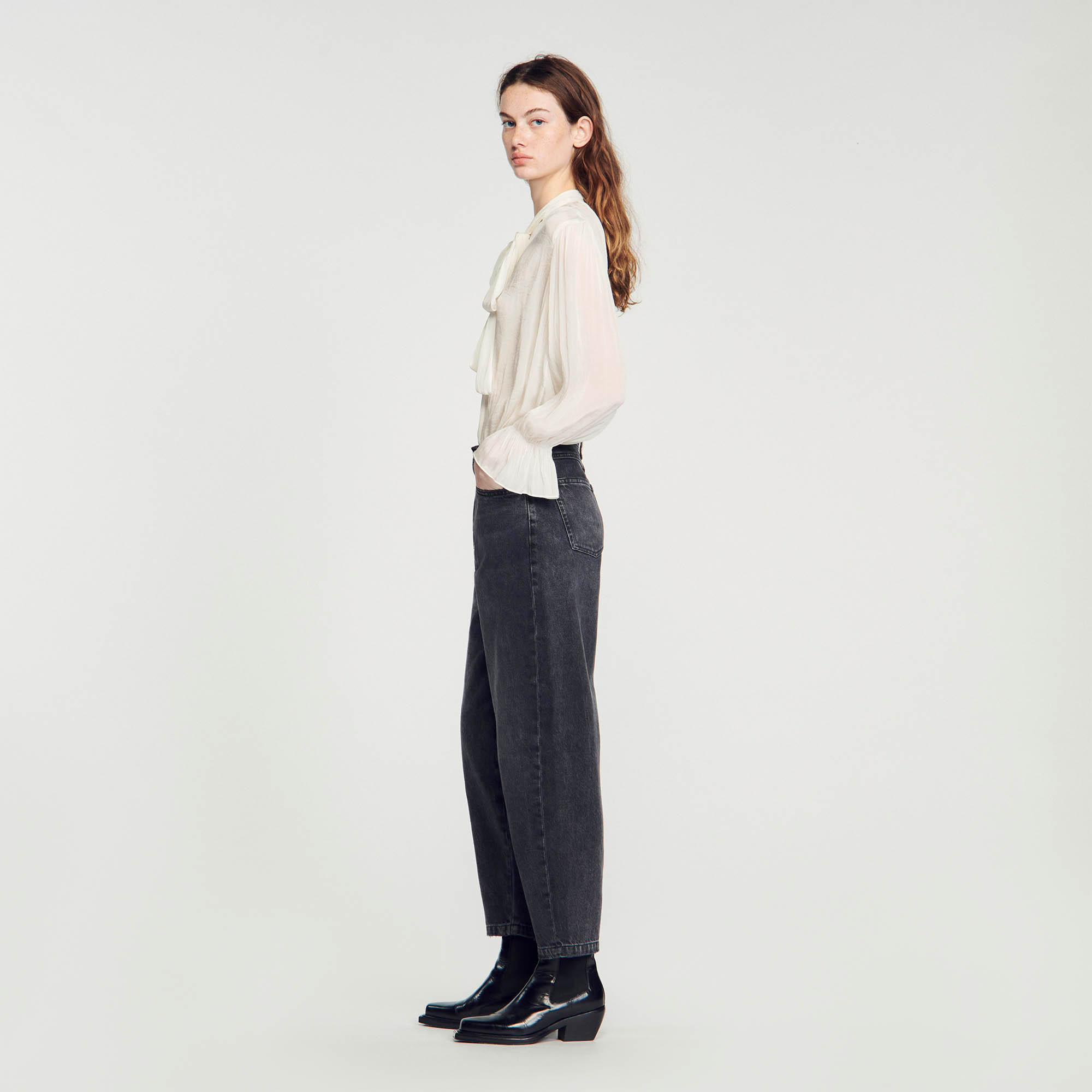 Oversized frayed jeans