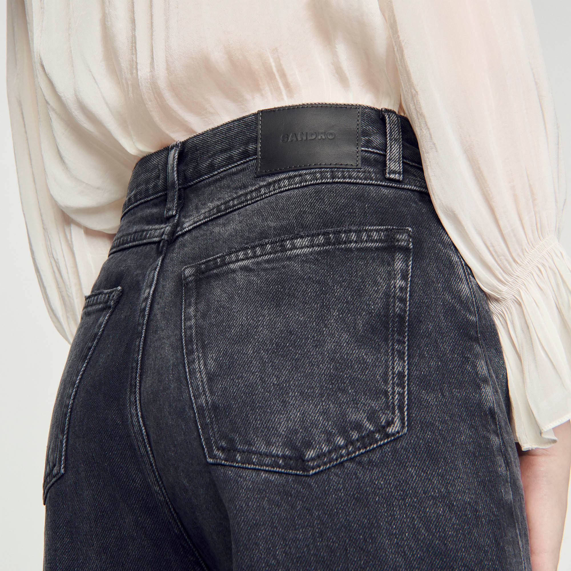 Oversized frayed jeans