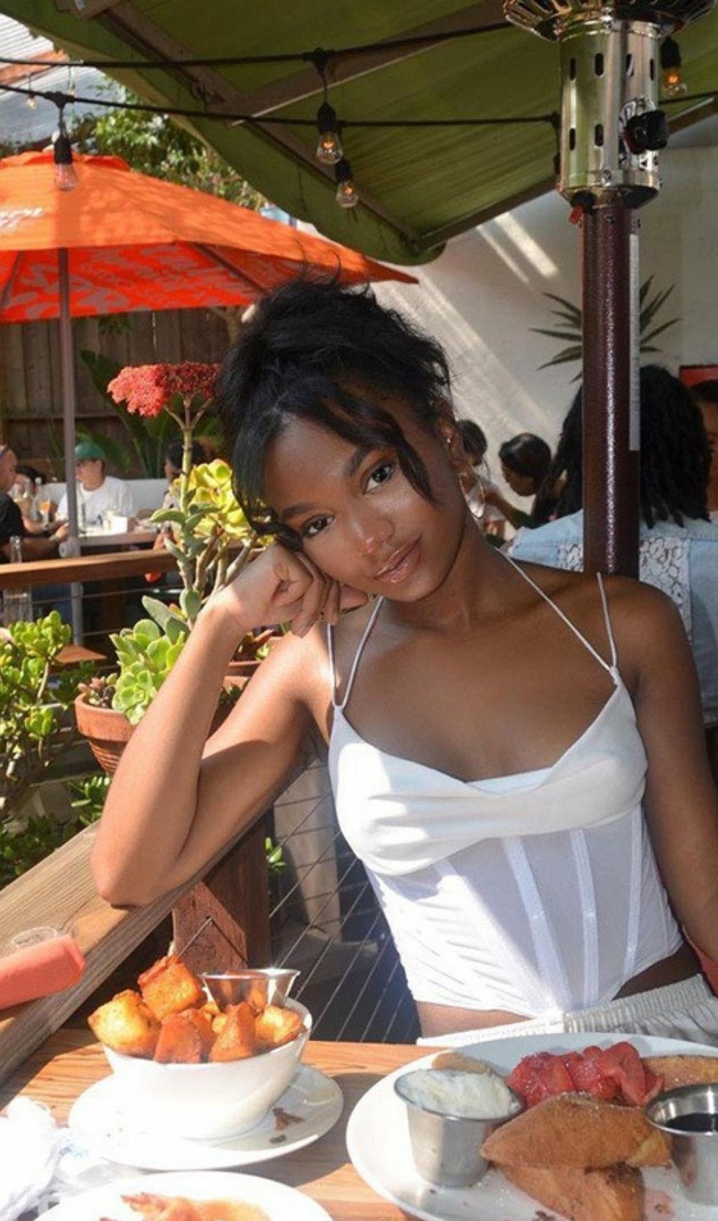 Belted waistcoat on the back.