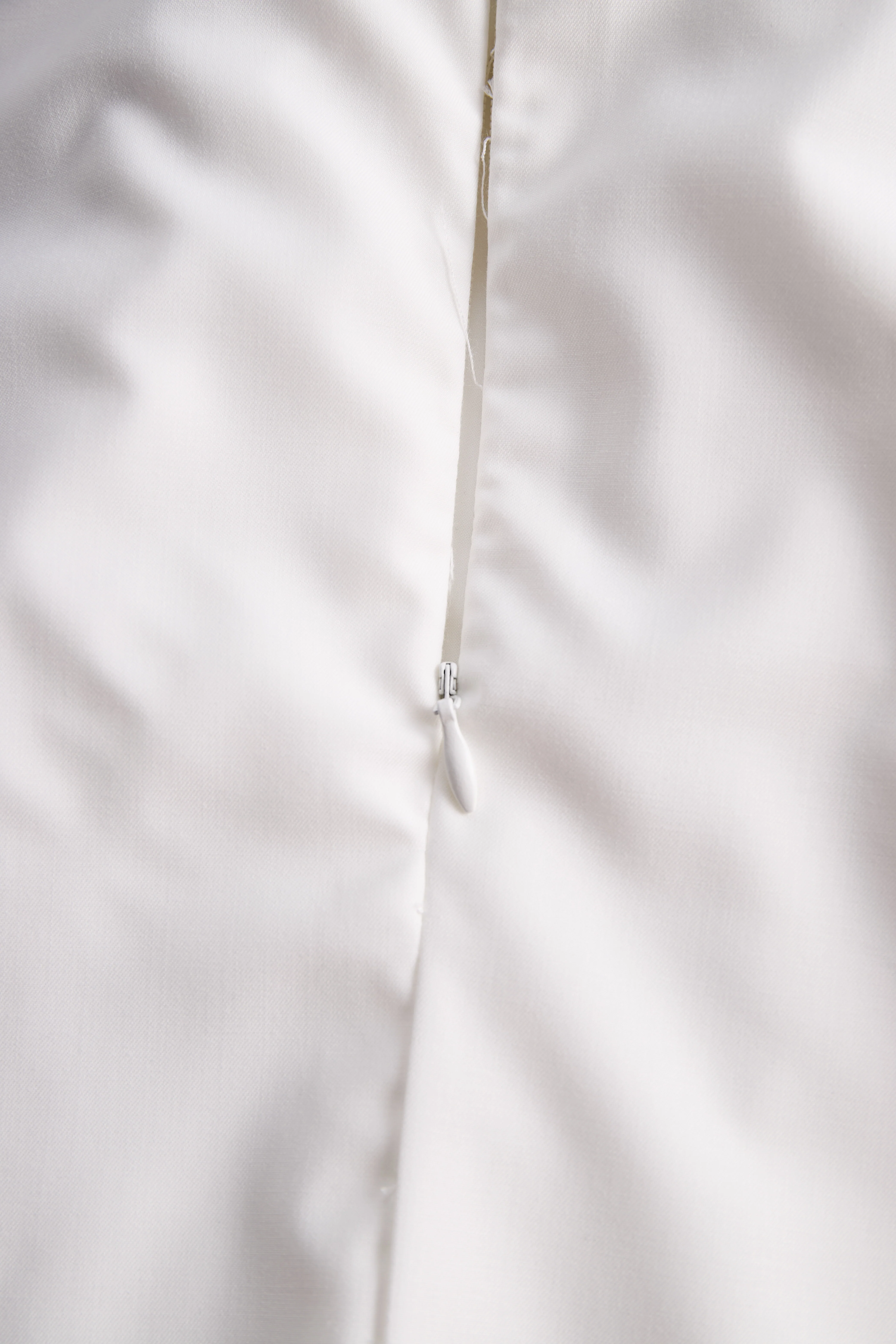 Stylish Sleeveless Halter Neck Blouse With Bold Contrast Trim