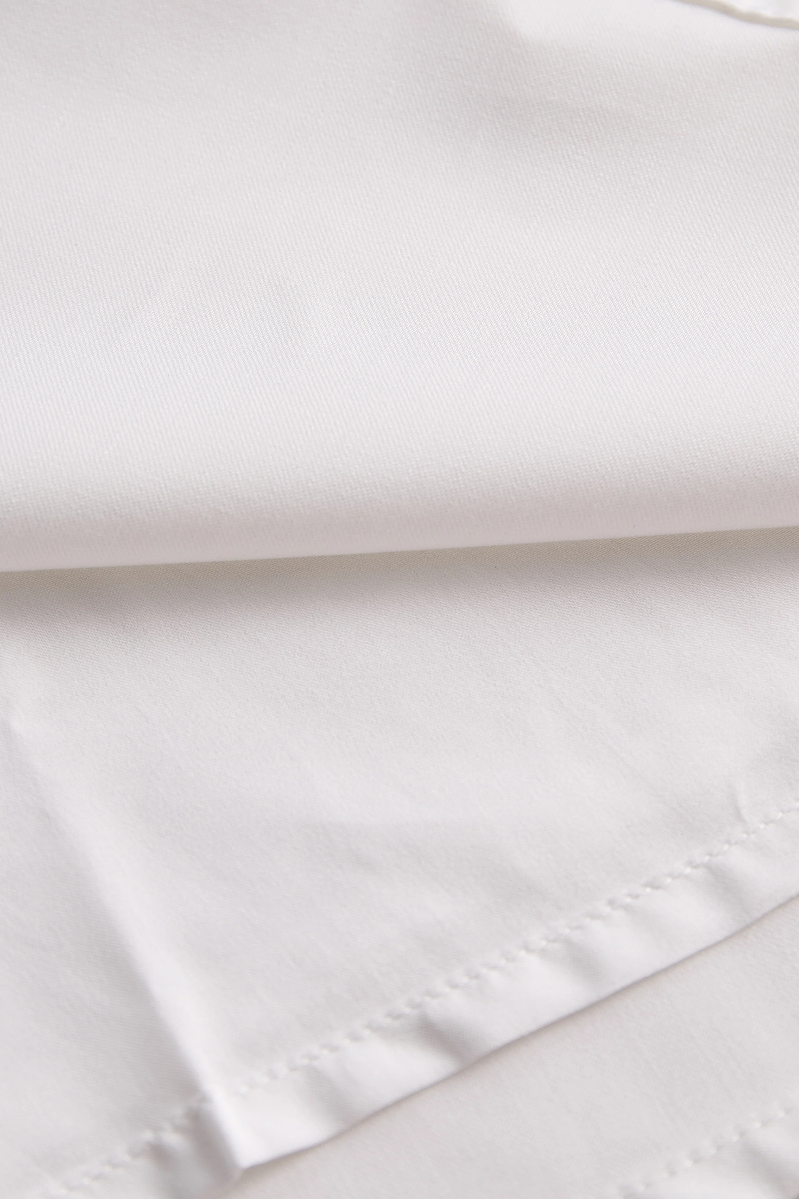 Stylish Sleeveless Halter Neck Blouse With Bold Contrast Trim