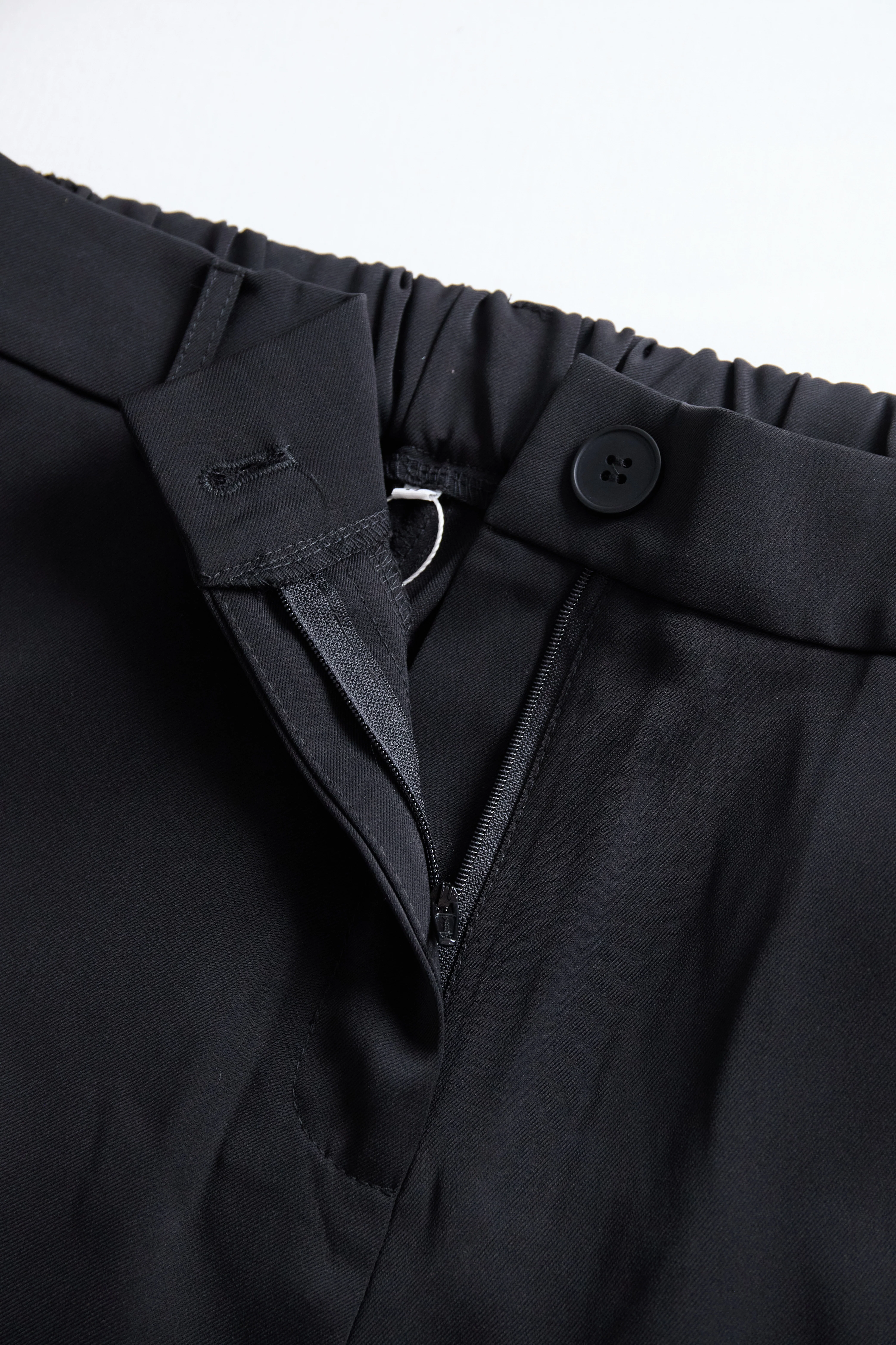 Classic High-Waisted Black Trousers with a Tailored Fit