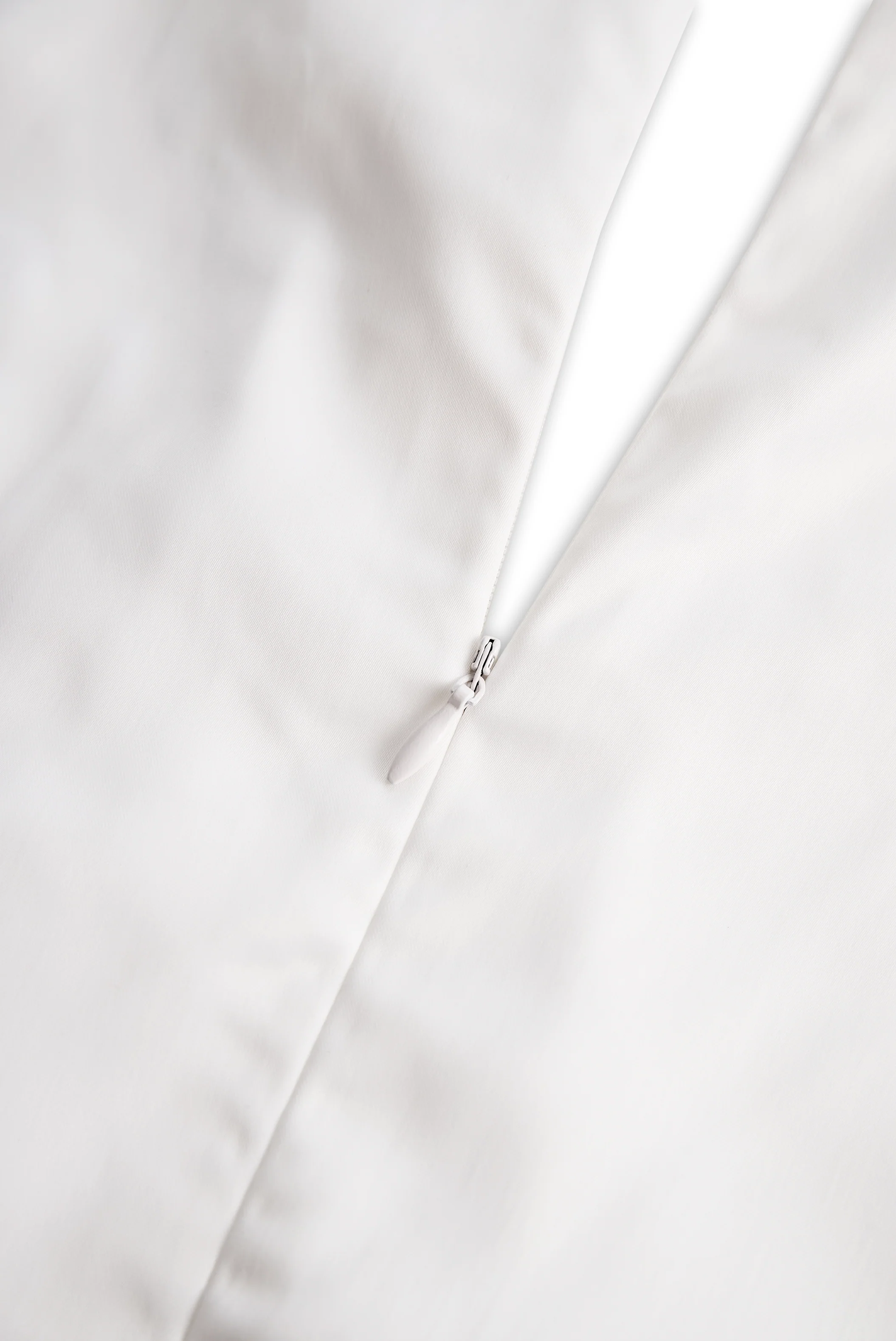 Sleeveless Shirt with 3D Floral Appliqué