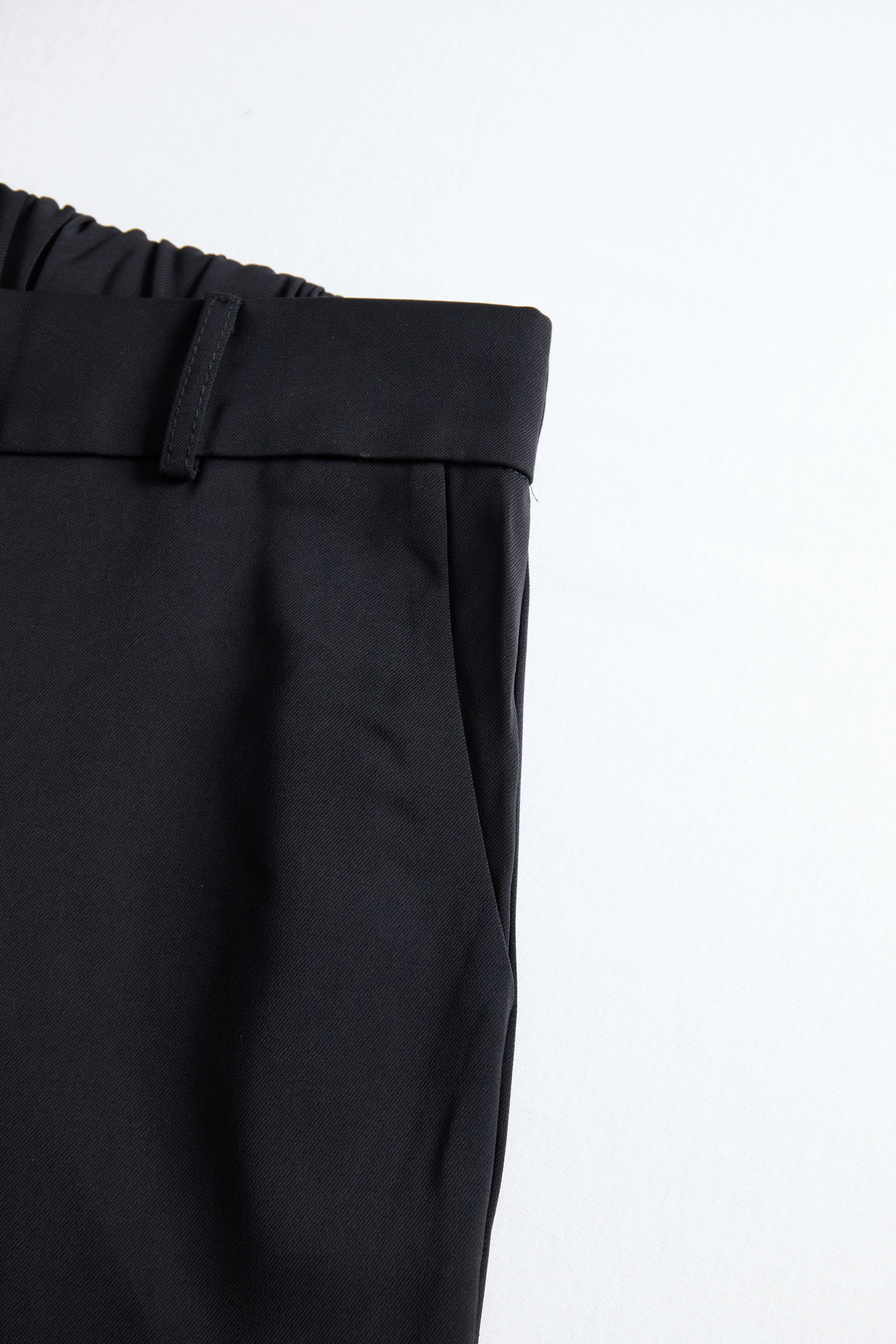 Classic High-Waisted Black Trousers with a Tailored Fit