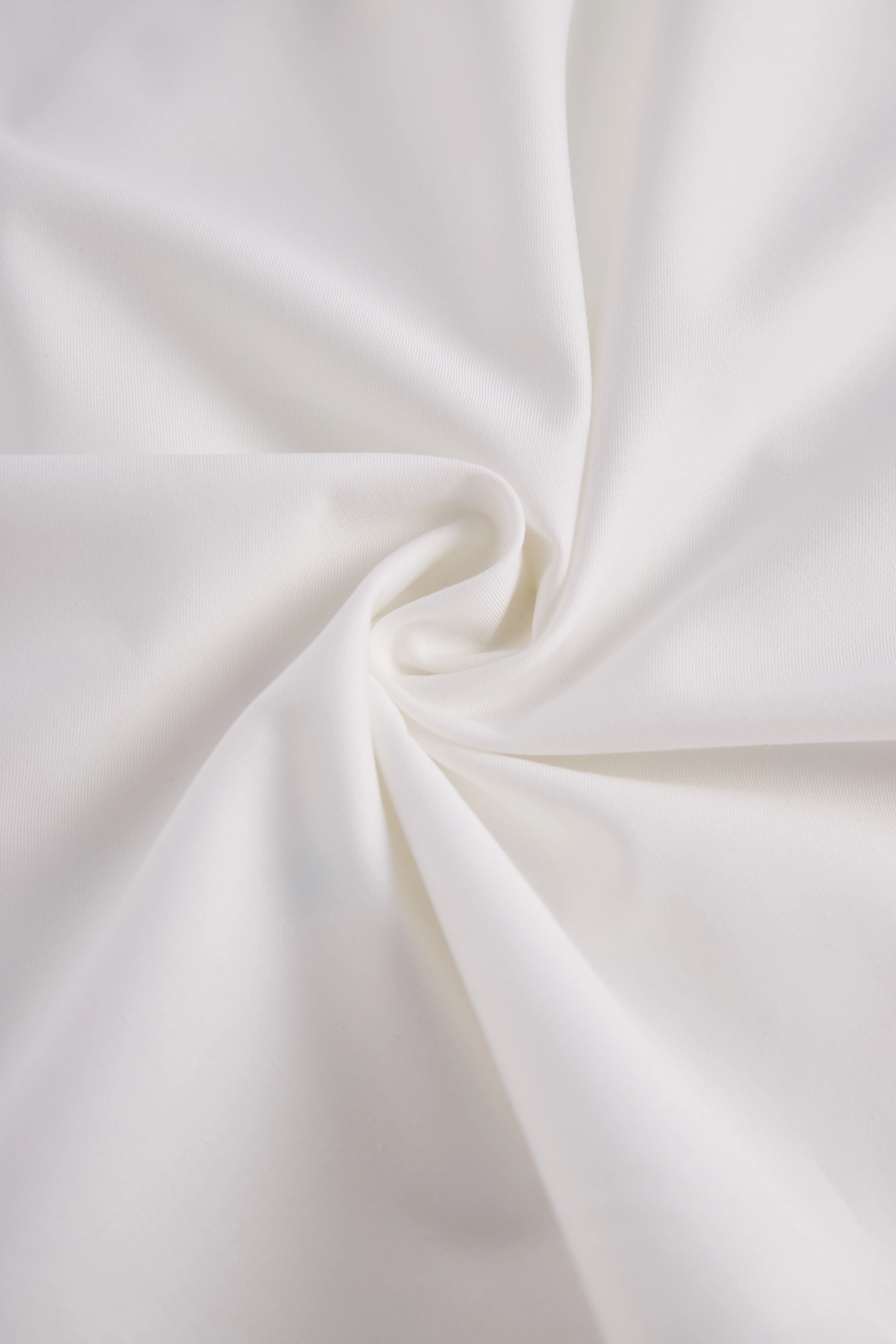 Stylish Sleeveless Halter Neck Blouse With Bold Contrast Trim