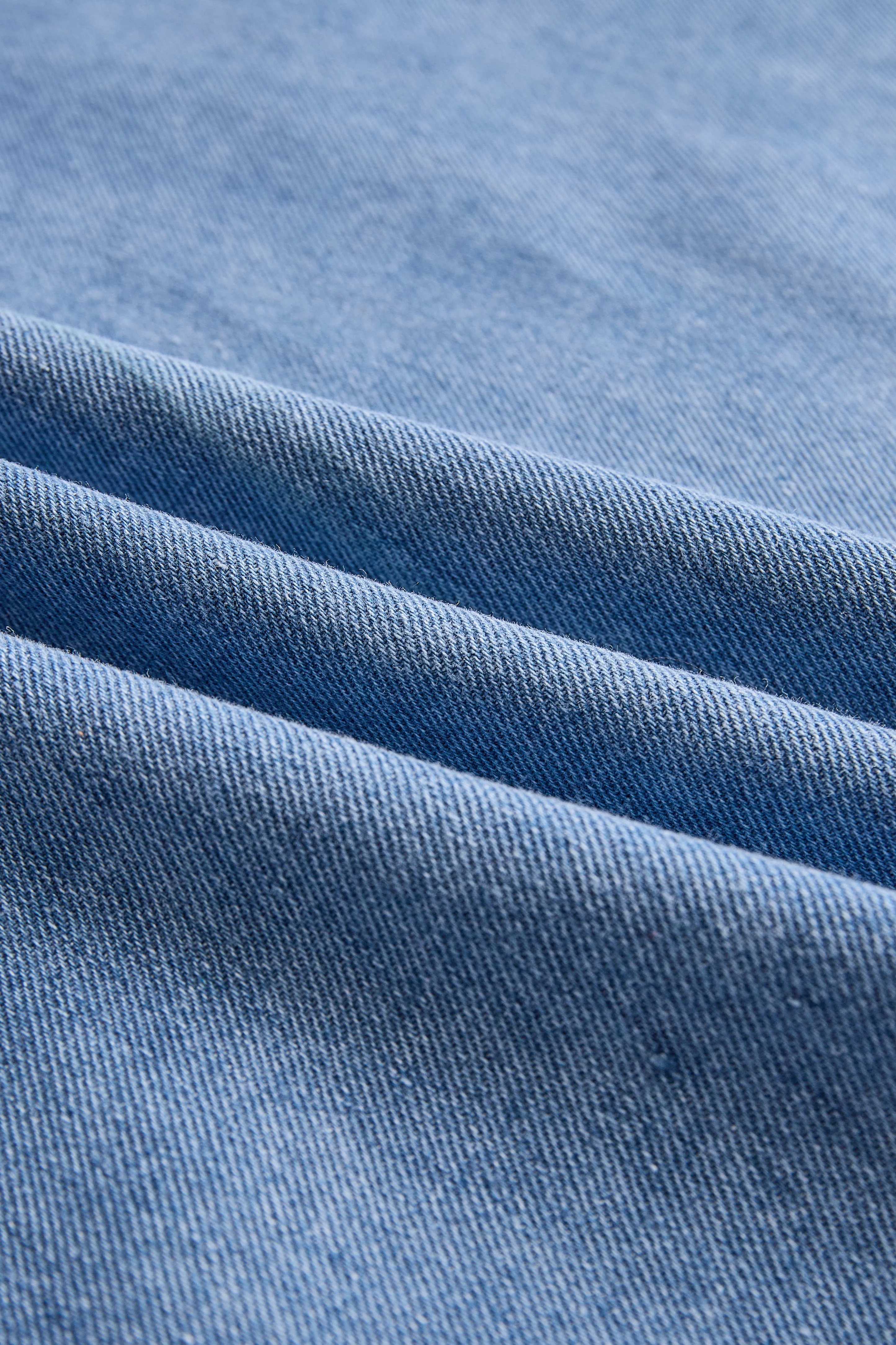 Stylish Sleeveless Halter Blouse with Neck Tie Detail