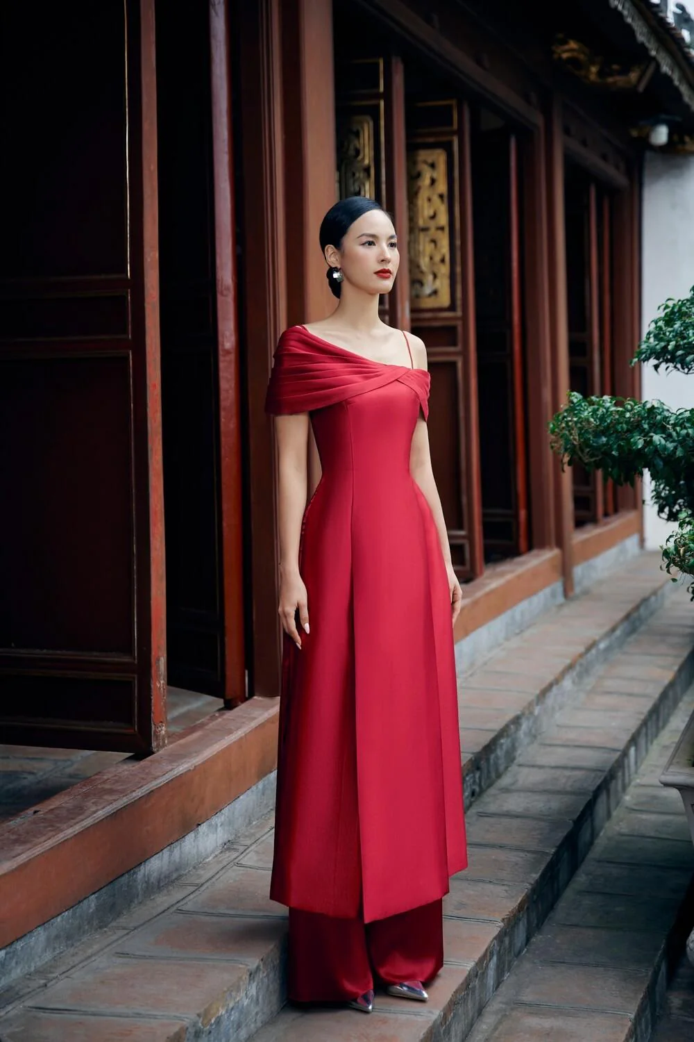 Inh La Asymmetric Shoulder Ao Dai