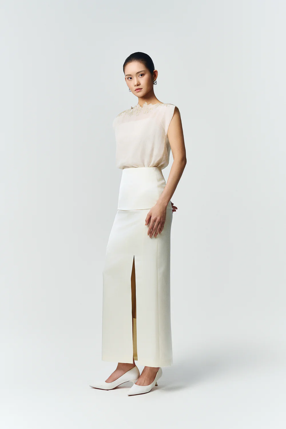 Ivy Boat Neck Applique Top