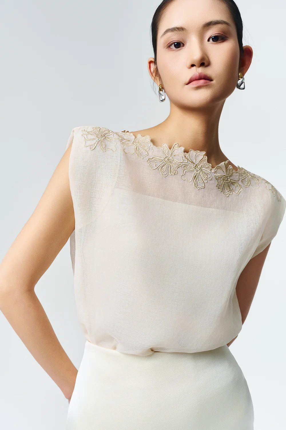 Ivy Boat Neck Applique Top