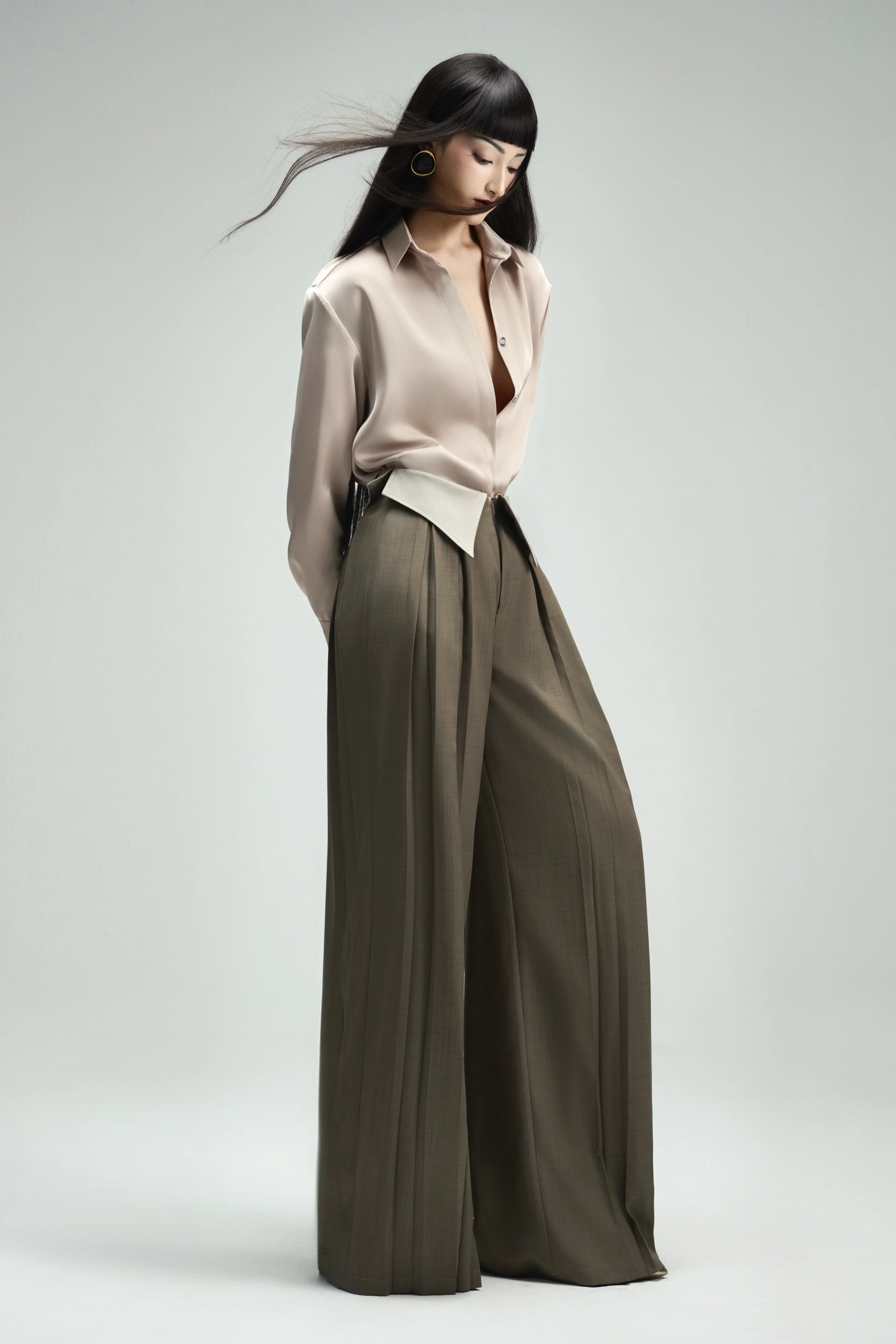 Planny Straight Cuff Sleeved Silk Shirt