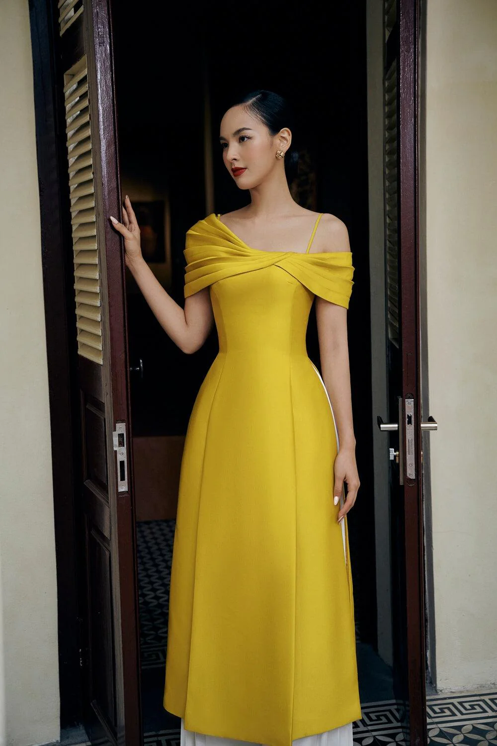 Inh La Asymmetric Shoulder Ao Dai