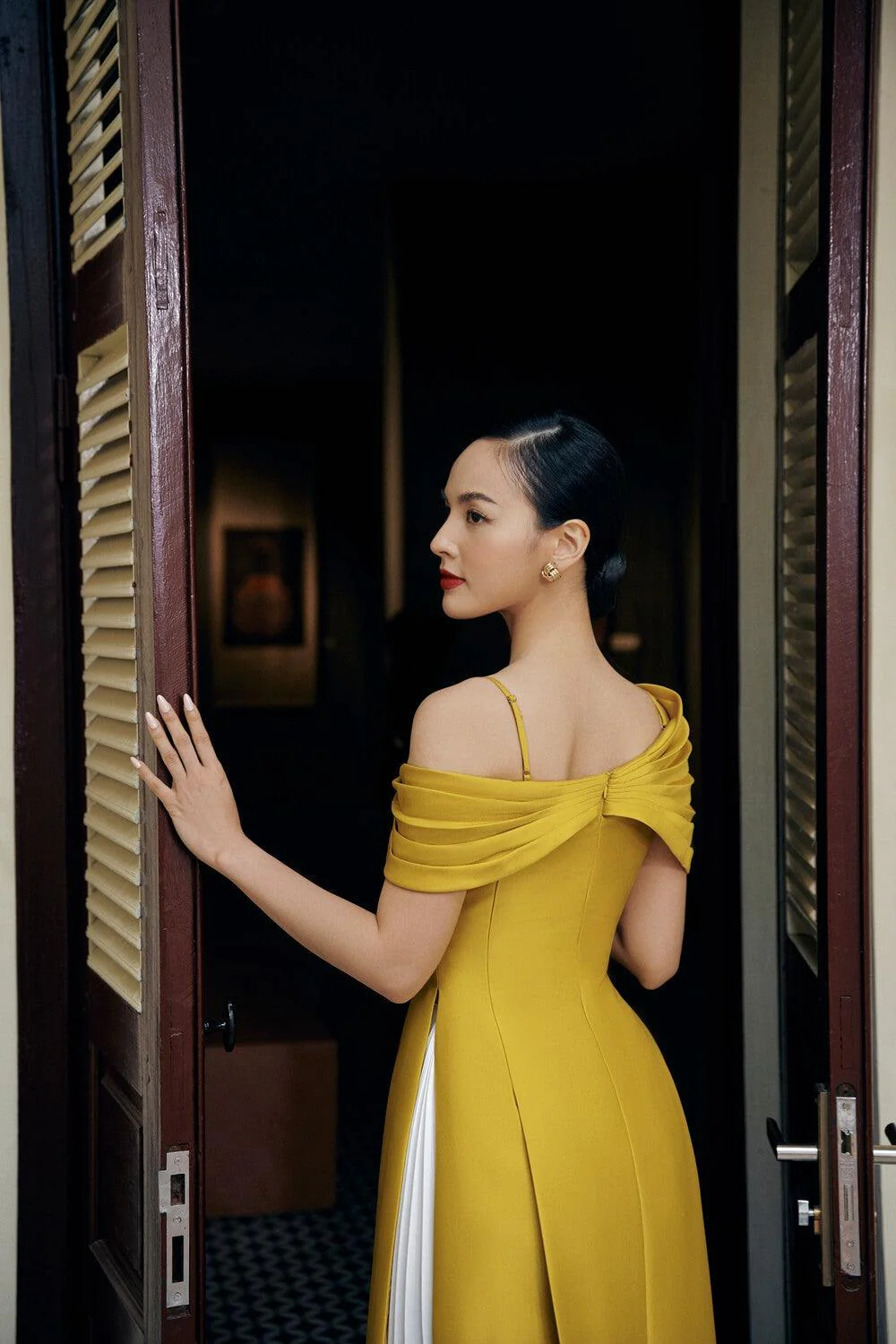 Inh La Asymmetric Shoulder Ao Dai