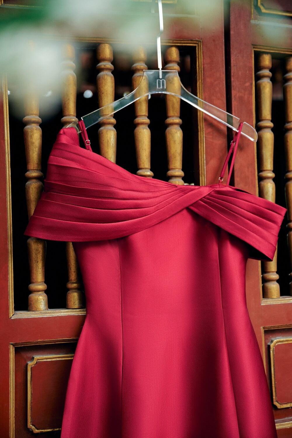 Inh La Asymmetric Shoulder Ao Dai