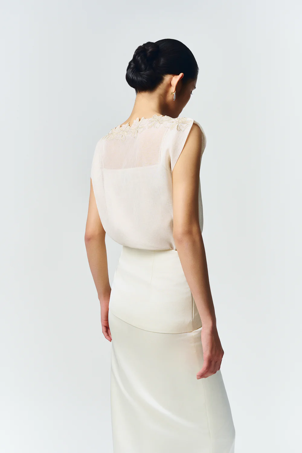 Ivy Boat Neck Applique Top