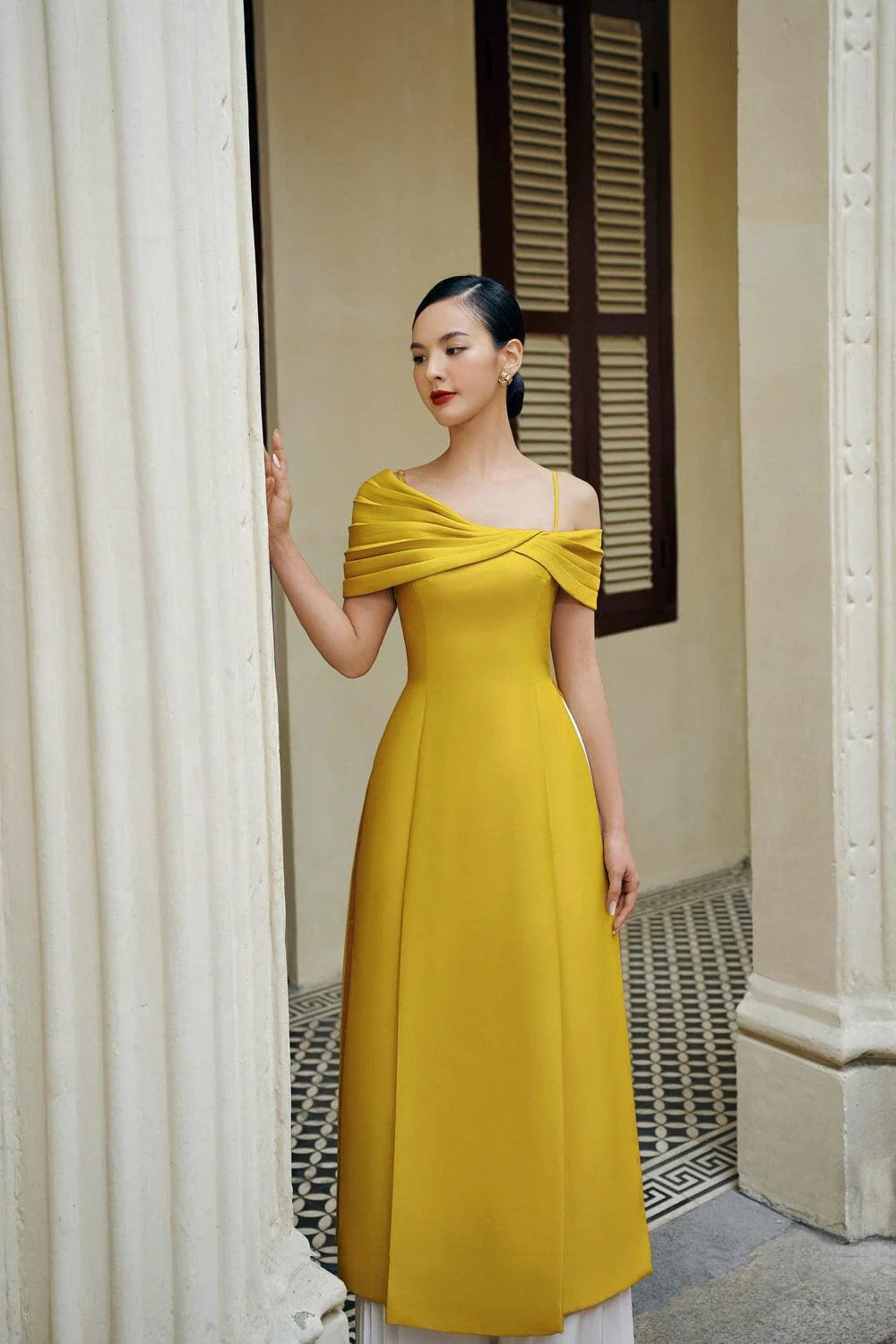 Inh La Asymmetric Shoulder Ao Dai