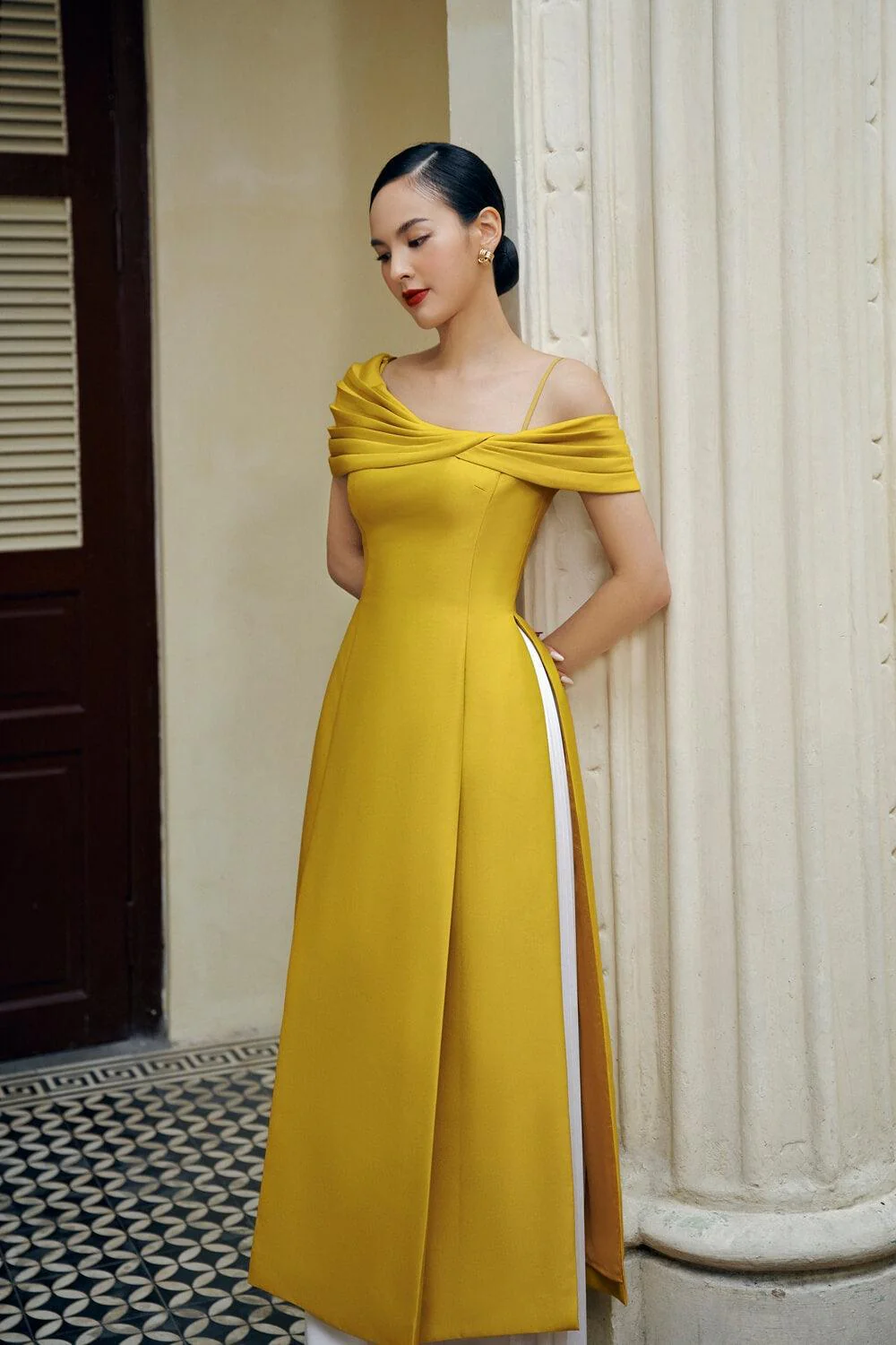 Inh La Asymmetric Shoulder Ao Dai