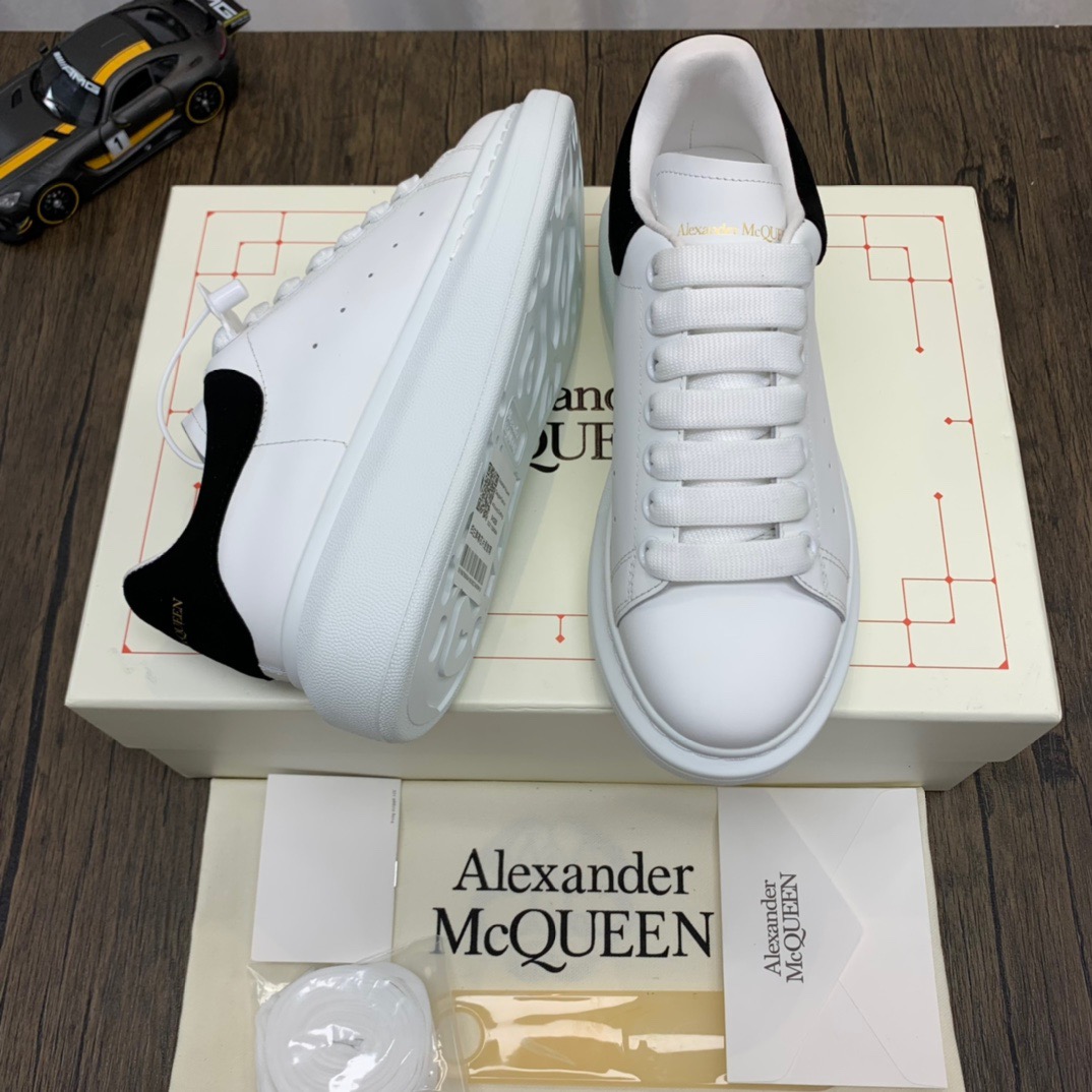 McQuen Ivory Black 553770WHGP79061 detail 4