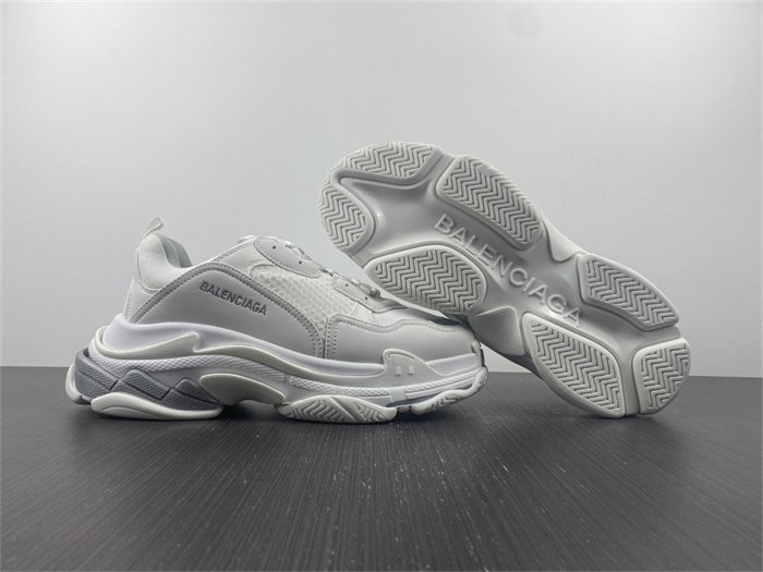 BLCG Triple S White Silver 536737 W2FS4 1200 detail 3