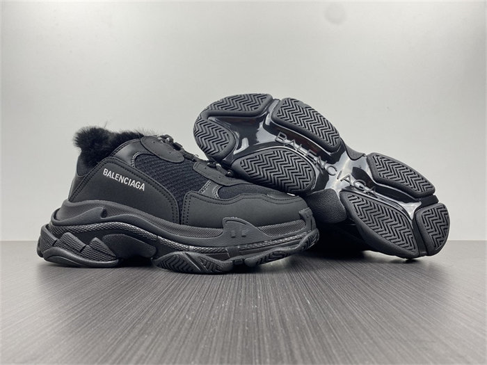 BLCG Triple S Fake Fur Black 668563 W3CQ5 1000 detail 3