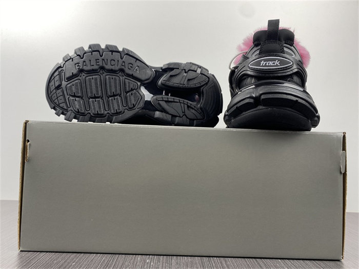 BLCG Track Fake Fur Black Pink 668555 W3CQ6 1050 detail 6