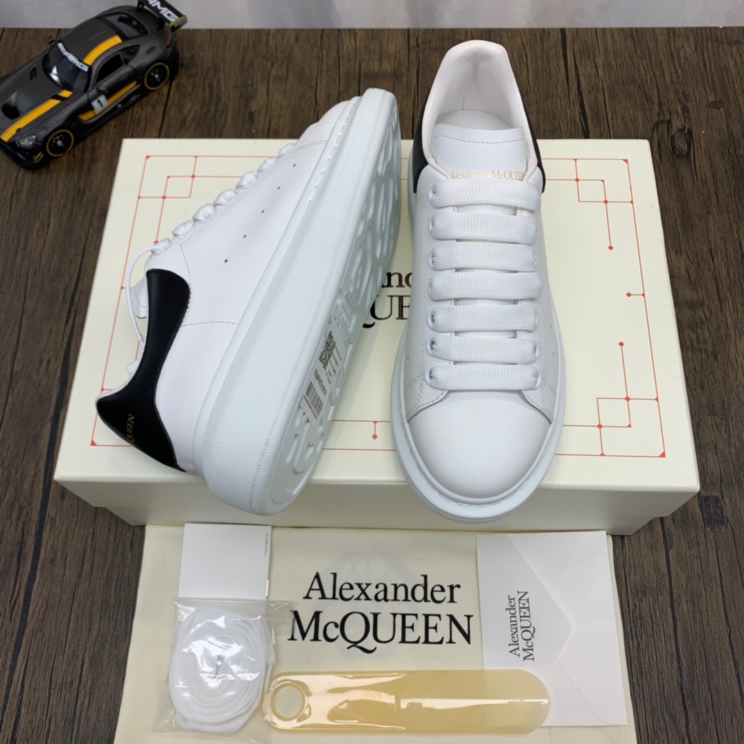 McQuen Ivory Black 553680WHGP59061 detail 4